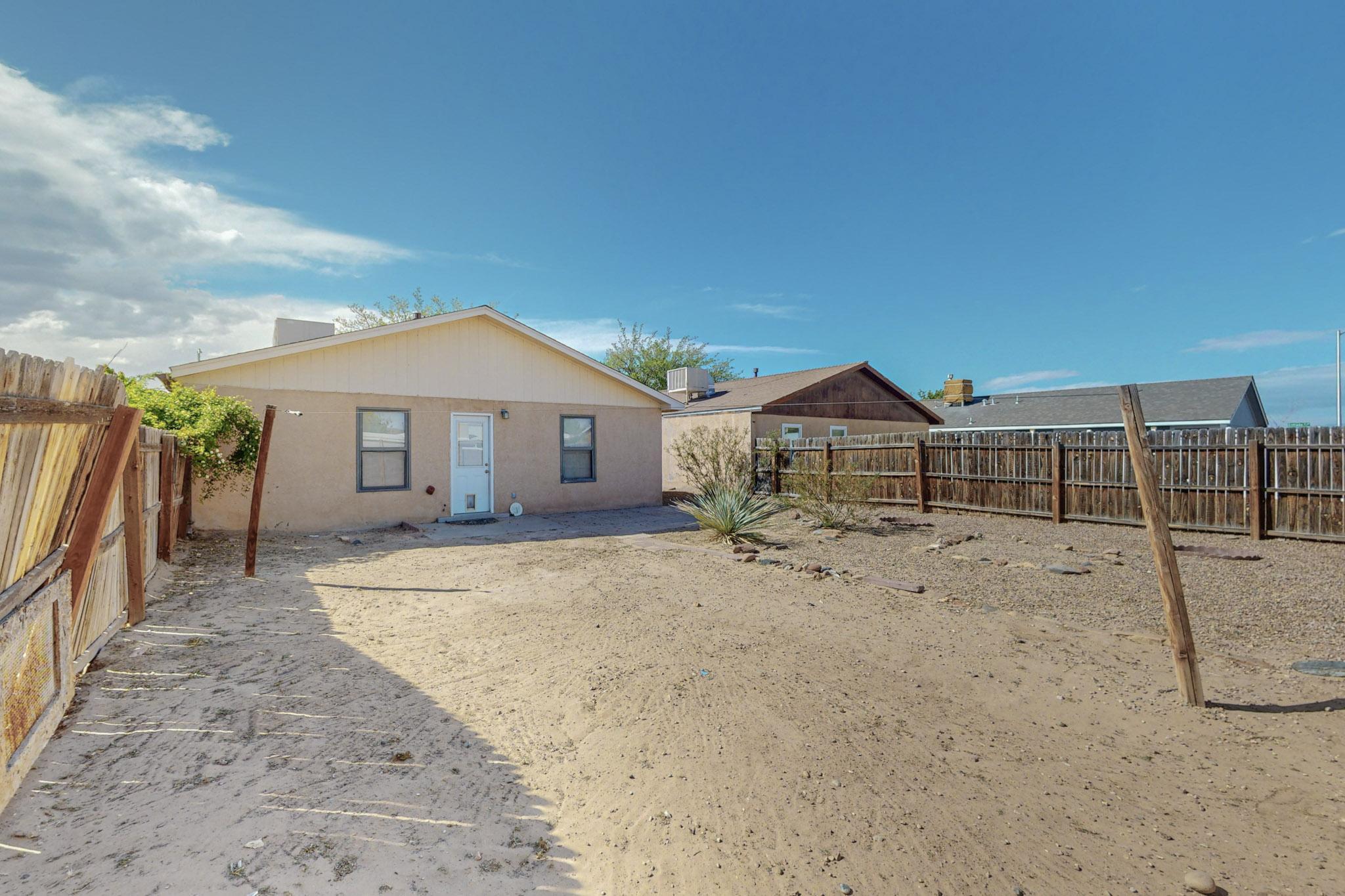 856 Entrada Drive SW