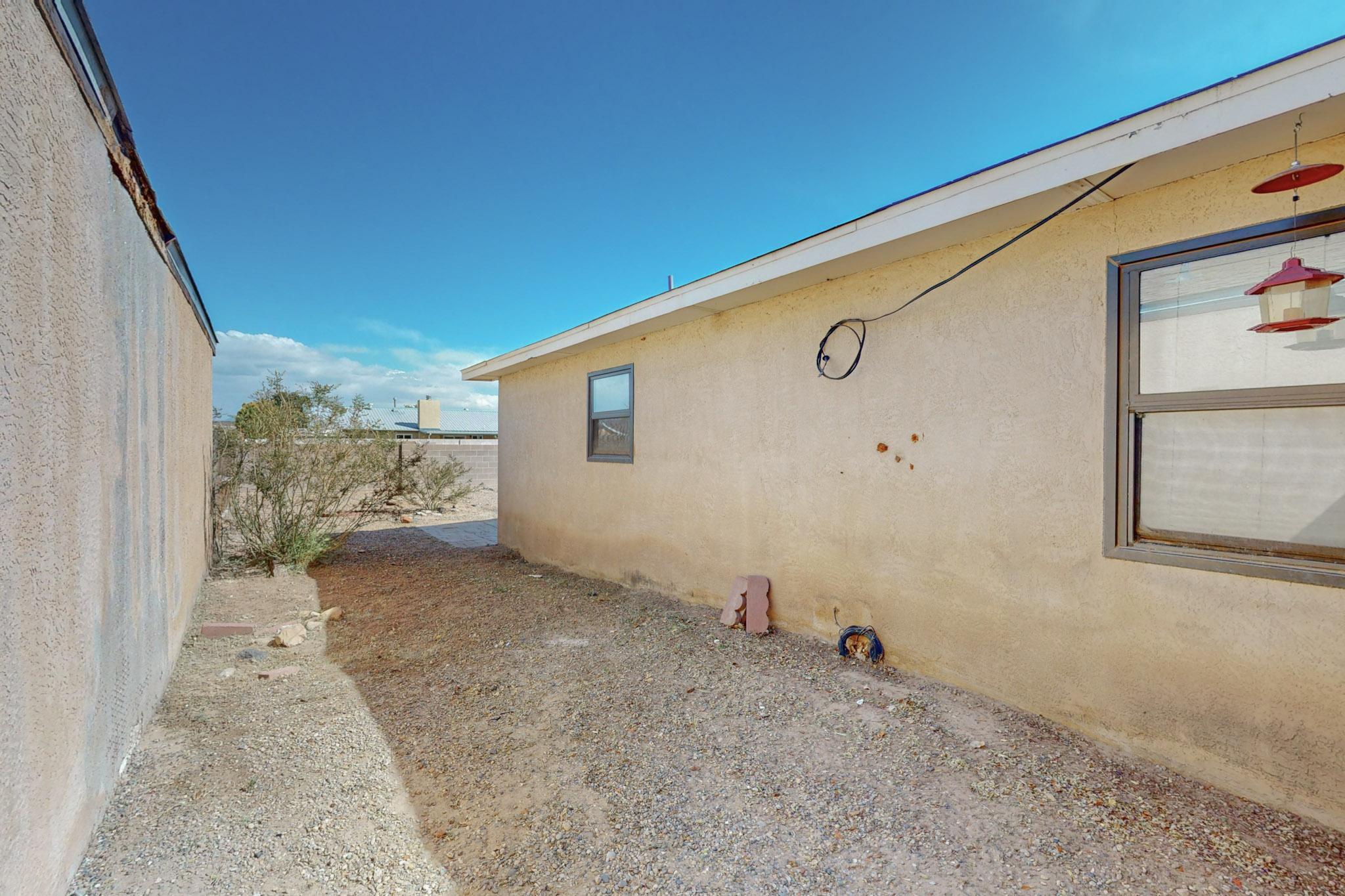 856 Entrada Drive SW