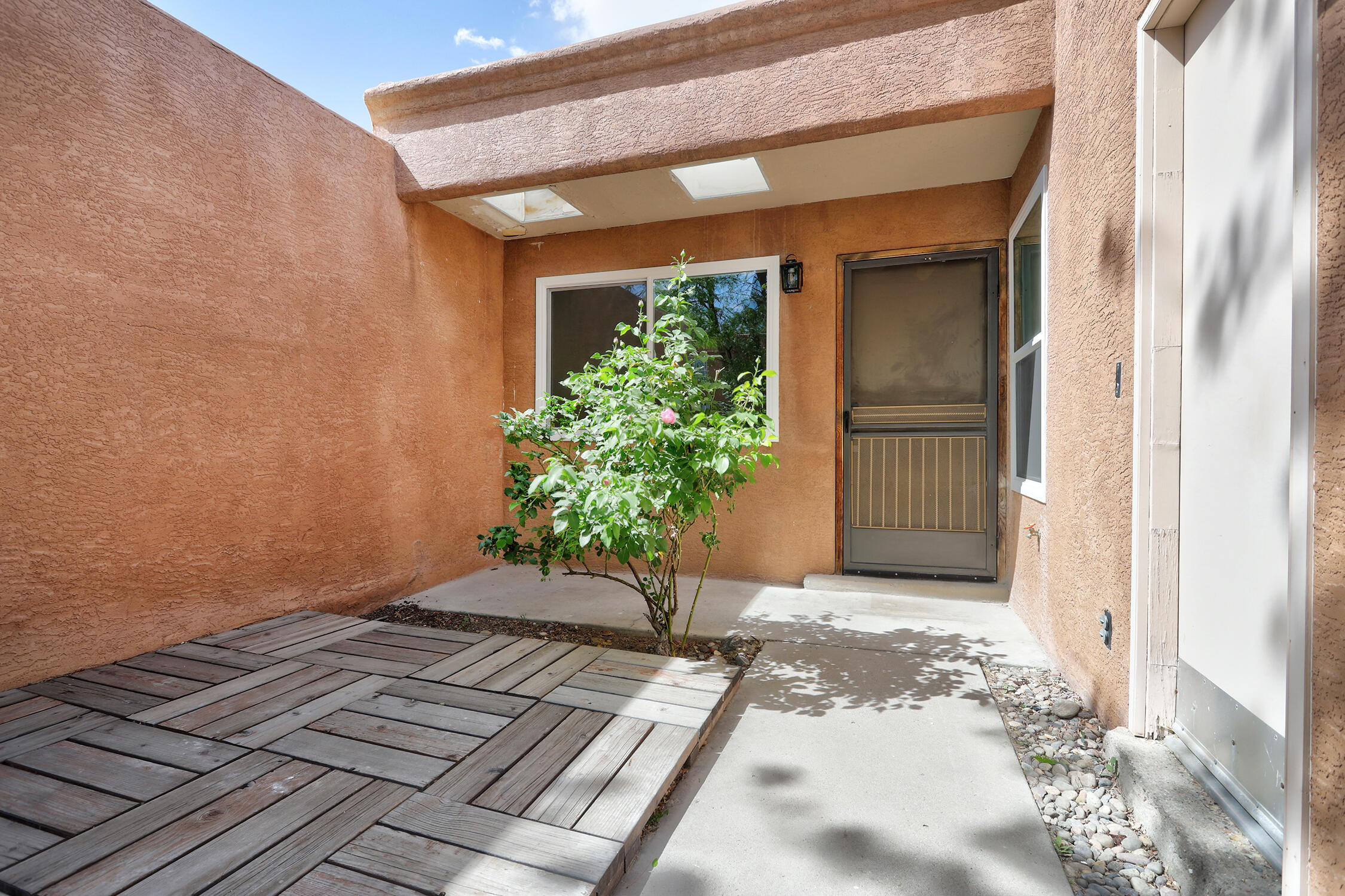 6107 Del Campo Place NE