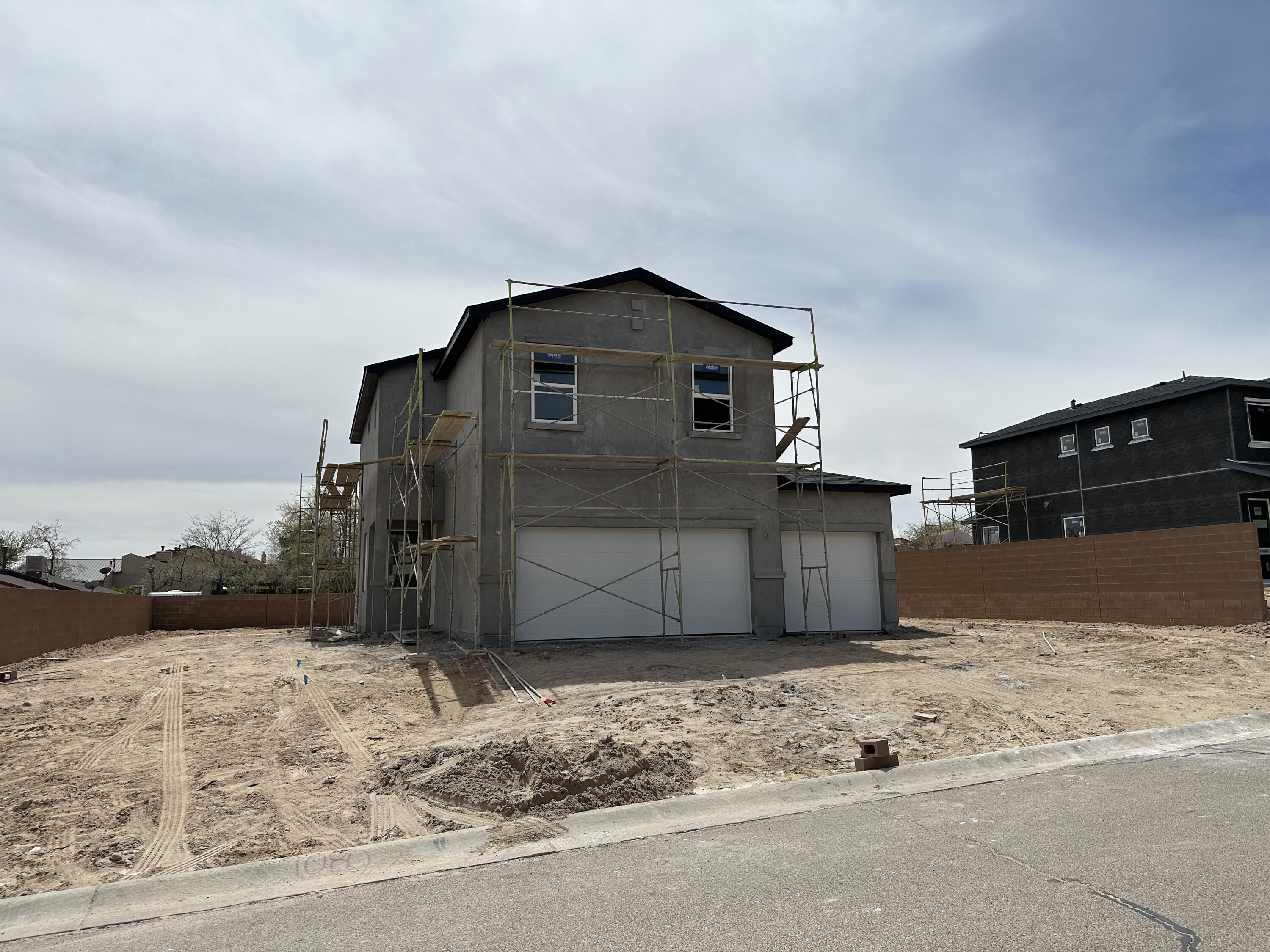 1080 Bali Road SE
