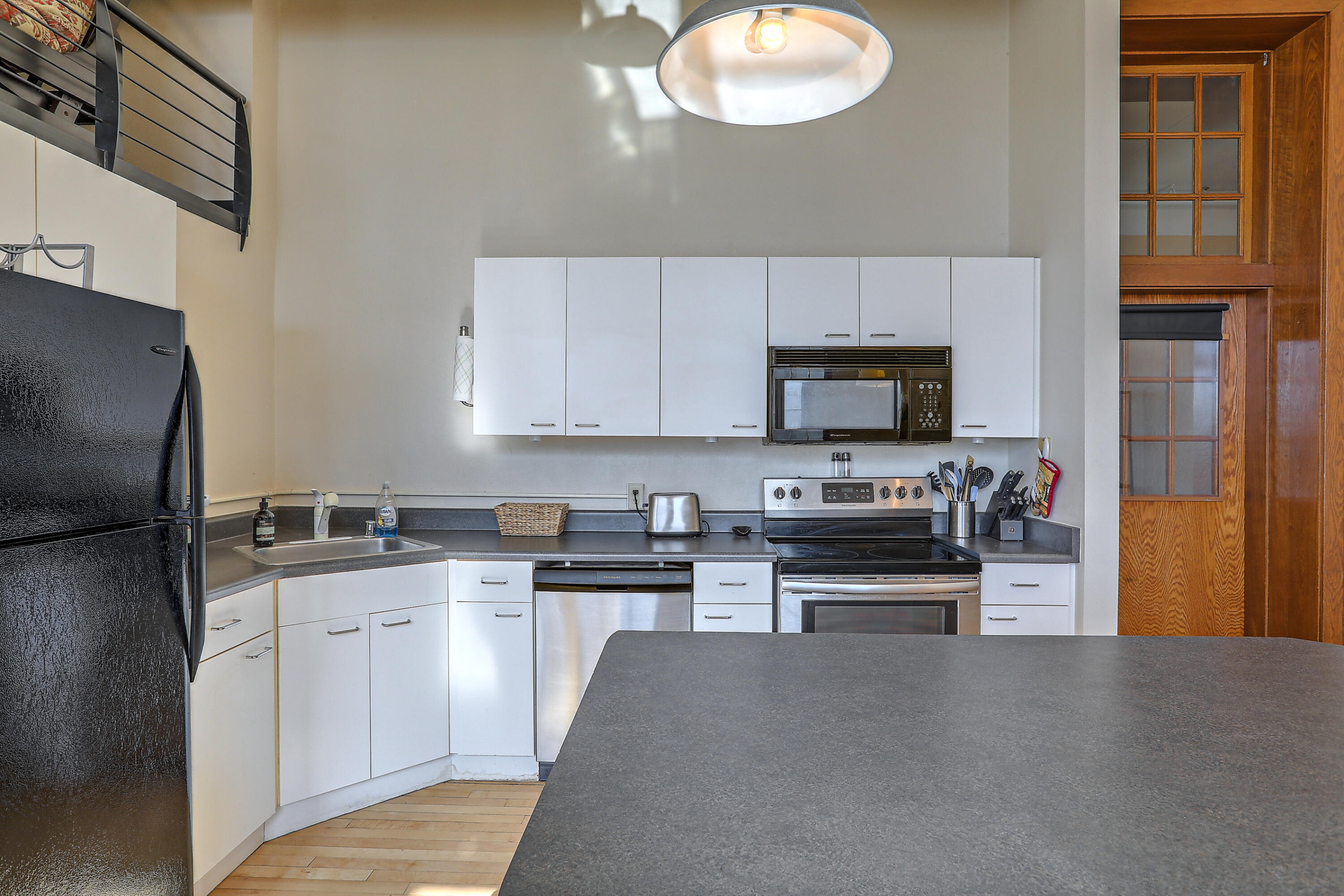 100 Broadway Boulevard NE 304