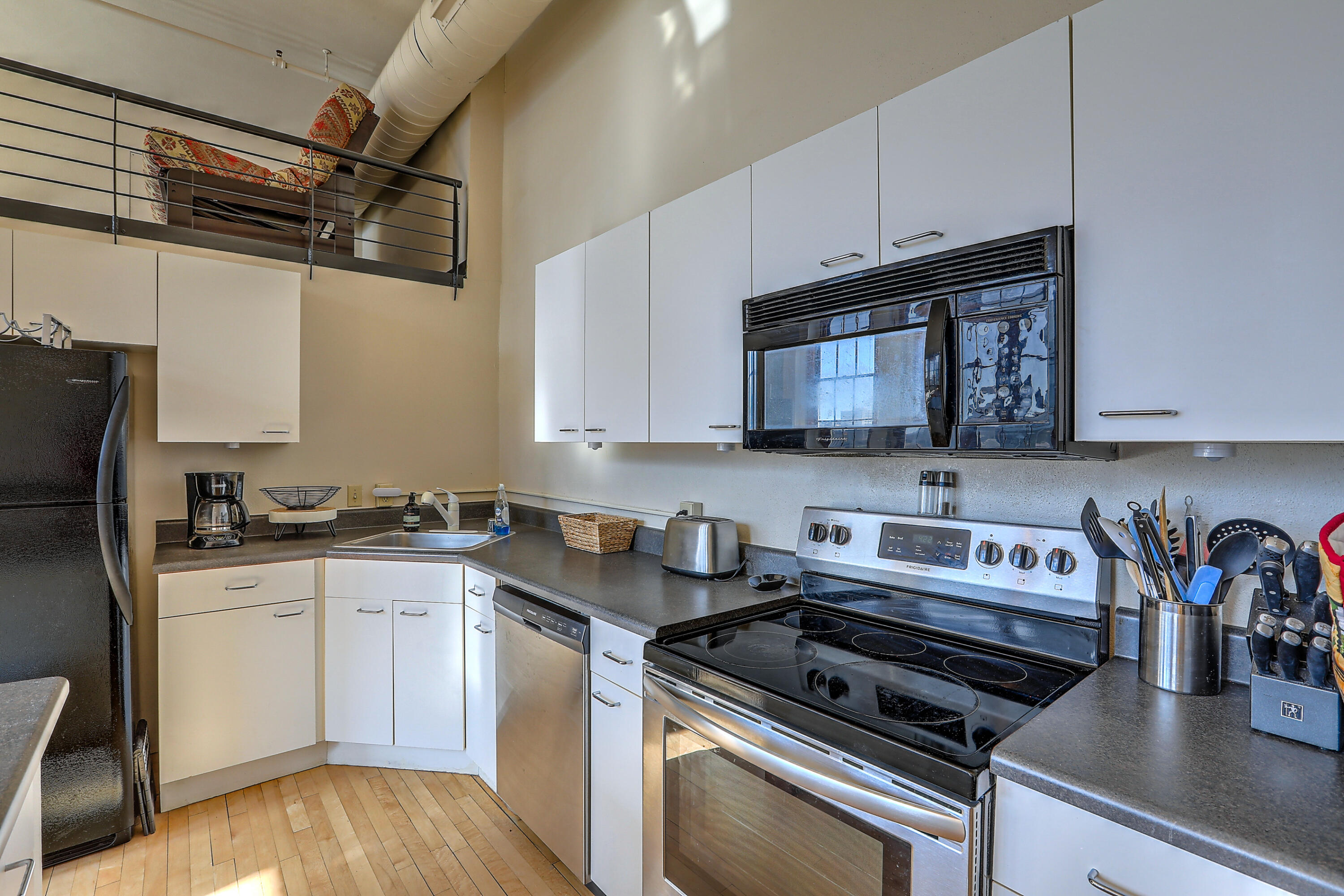 100 Broadway Boulevard NE 304
