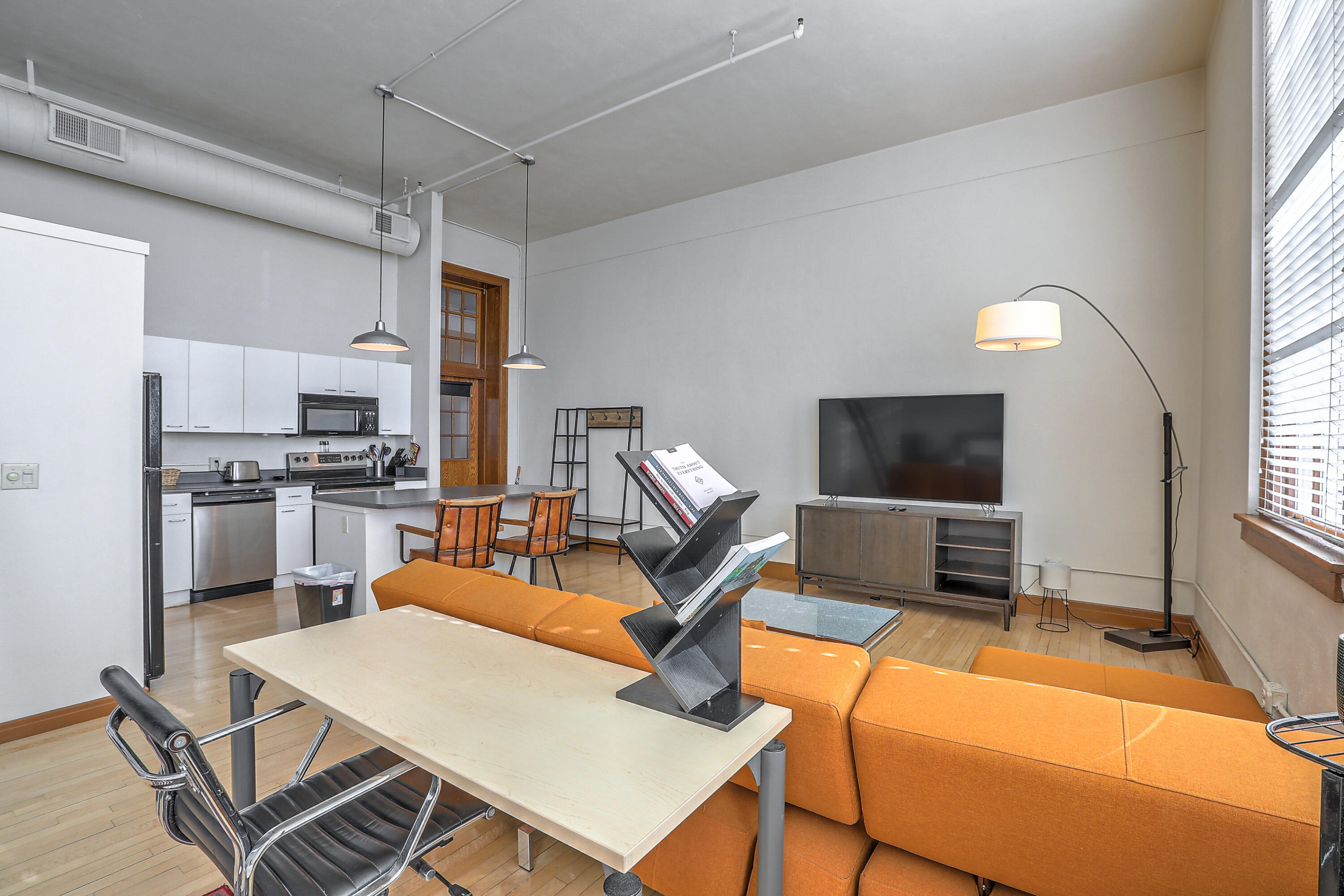 100 Broadway Boulevard NE 304