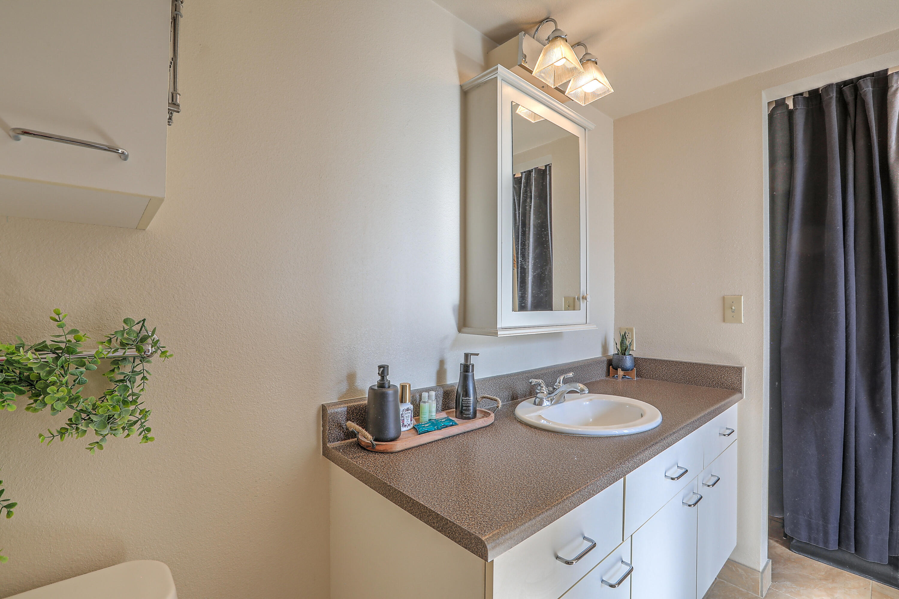 100 Broadway Boulevard NE 304
