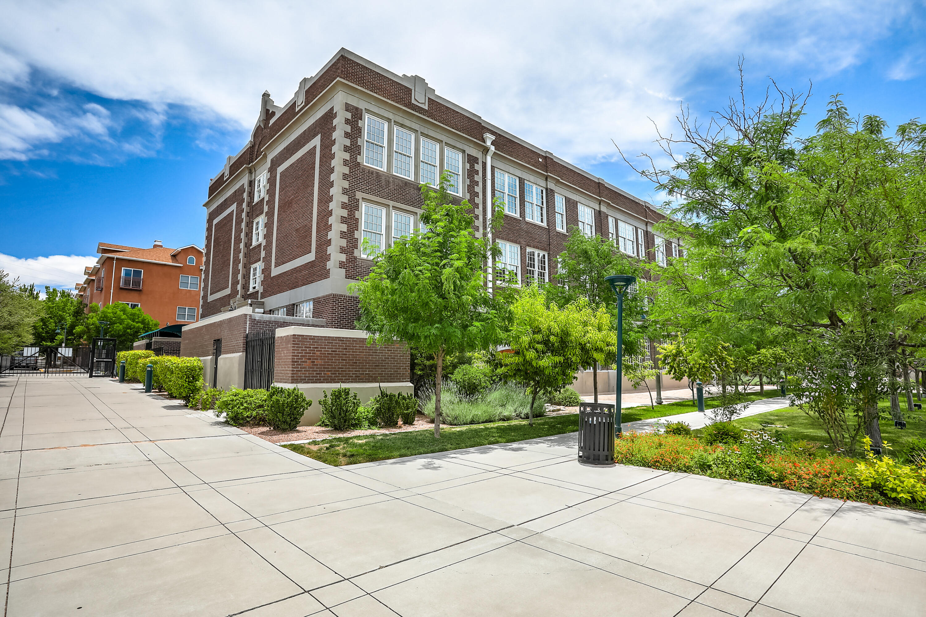 100 Broadway Boulevard NE 304