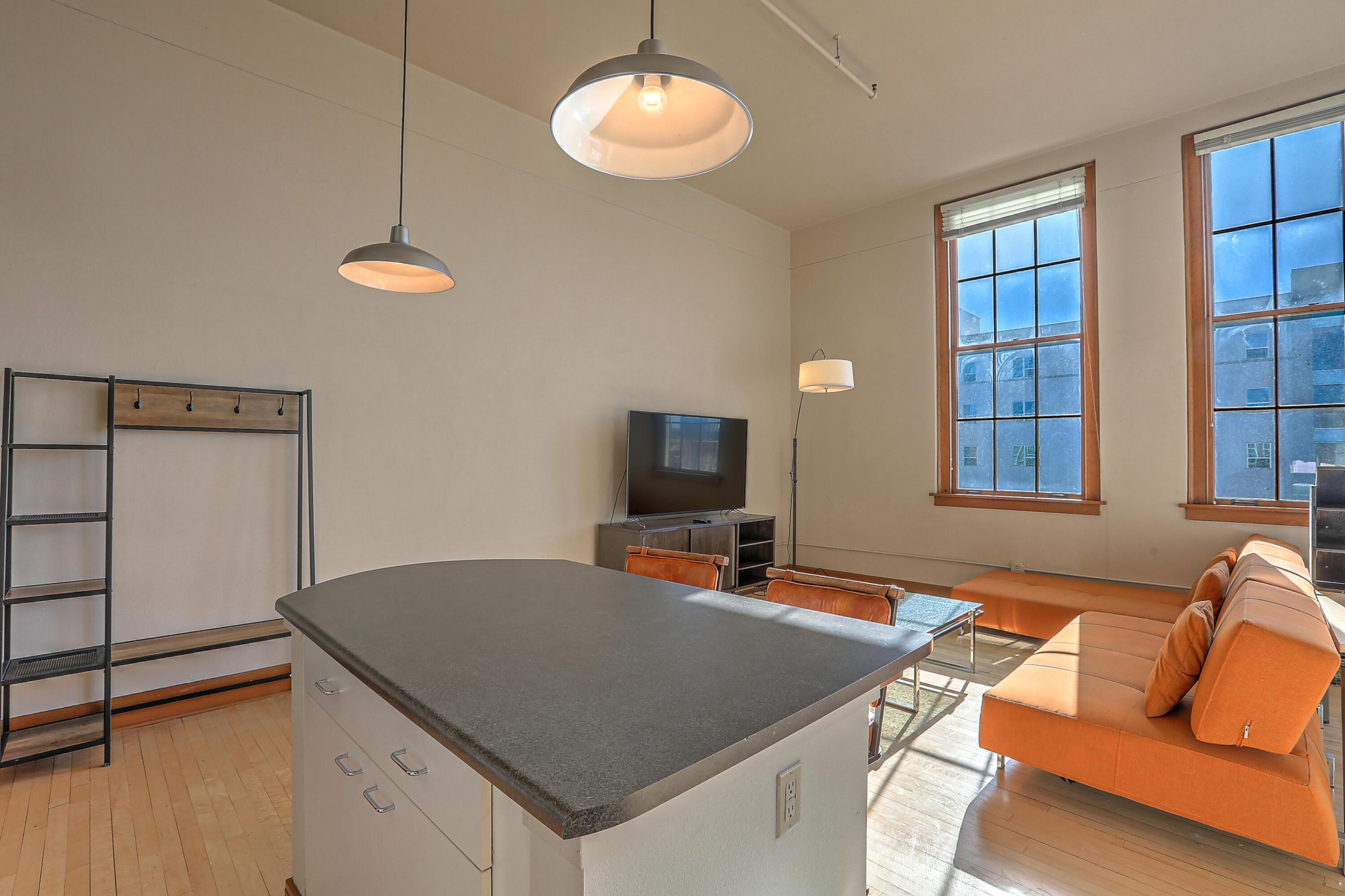 100 Broadway Boulevard NE 304
