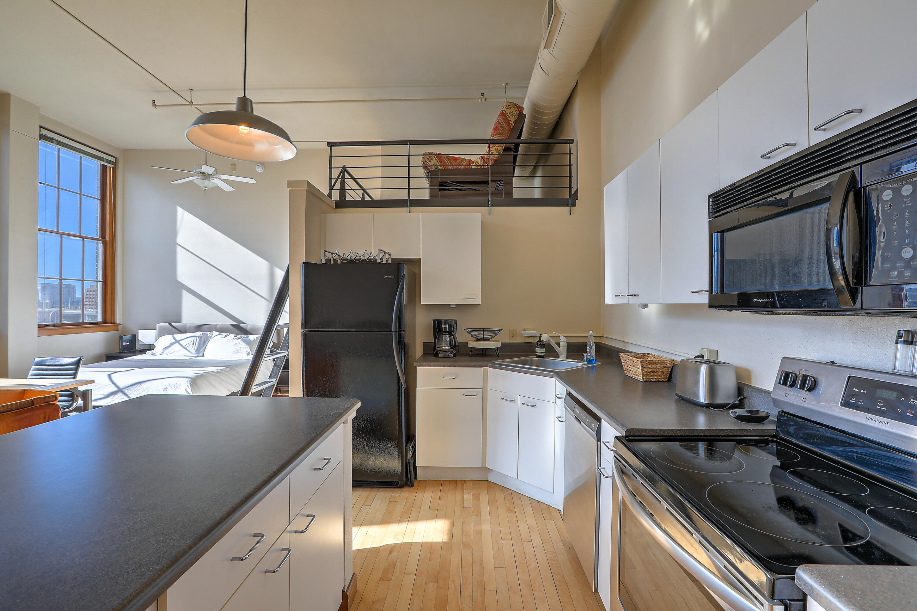 100 Broadway Boulevard NE 304