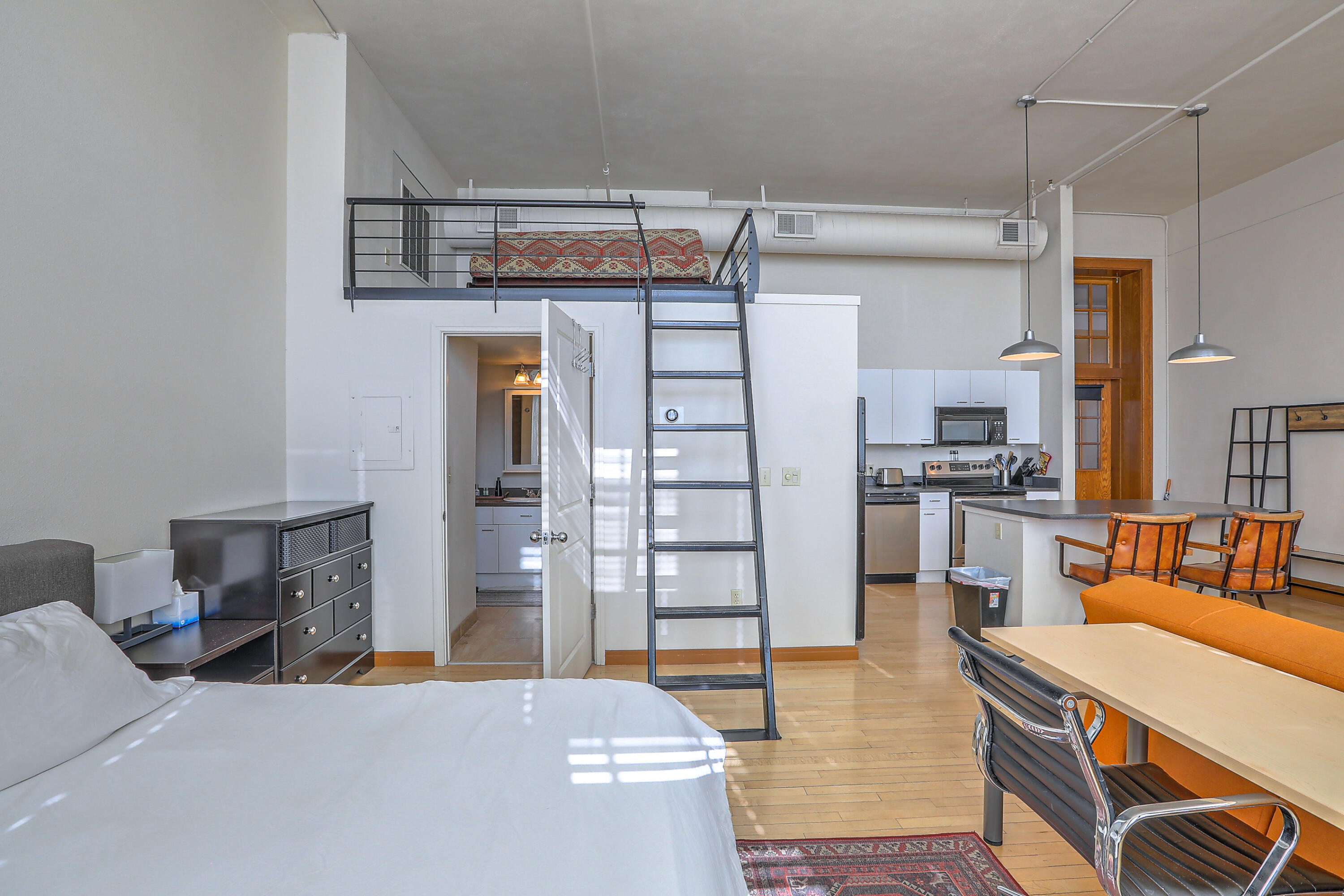 100 Broadway Boulevard NE 304