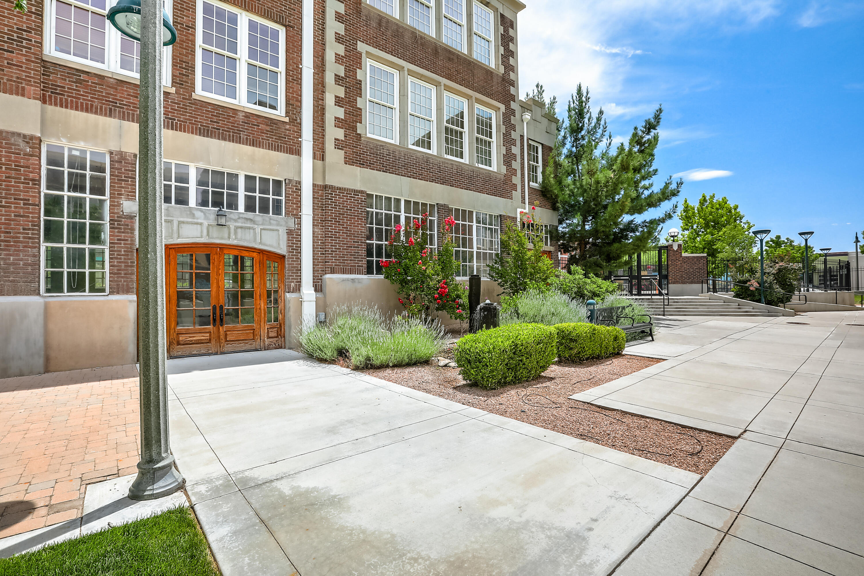 100 Broadway Boulevard NE 304