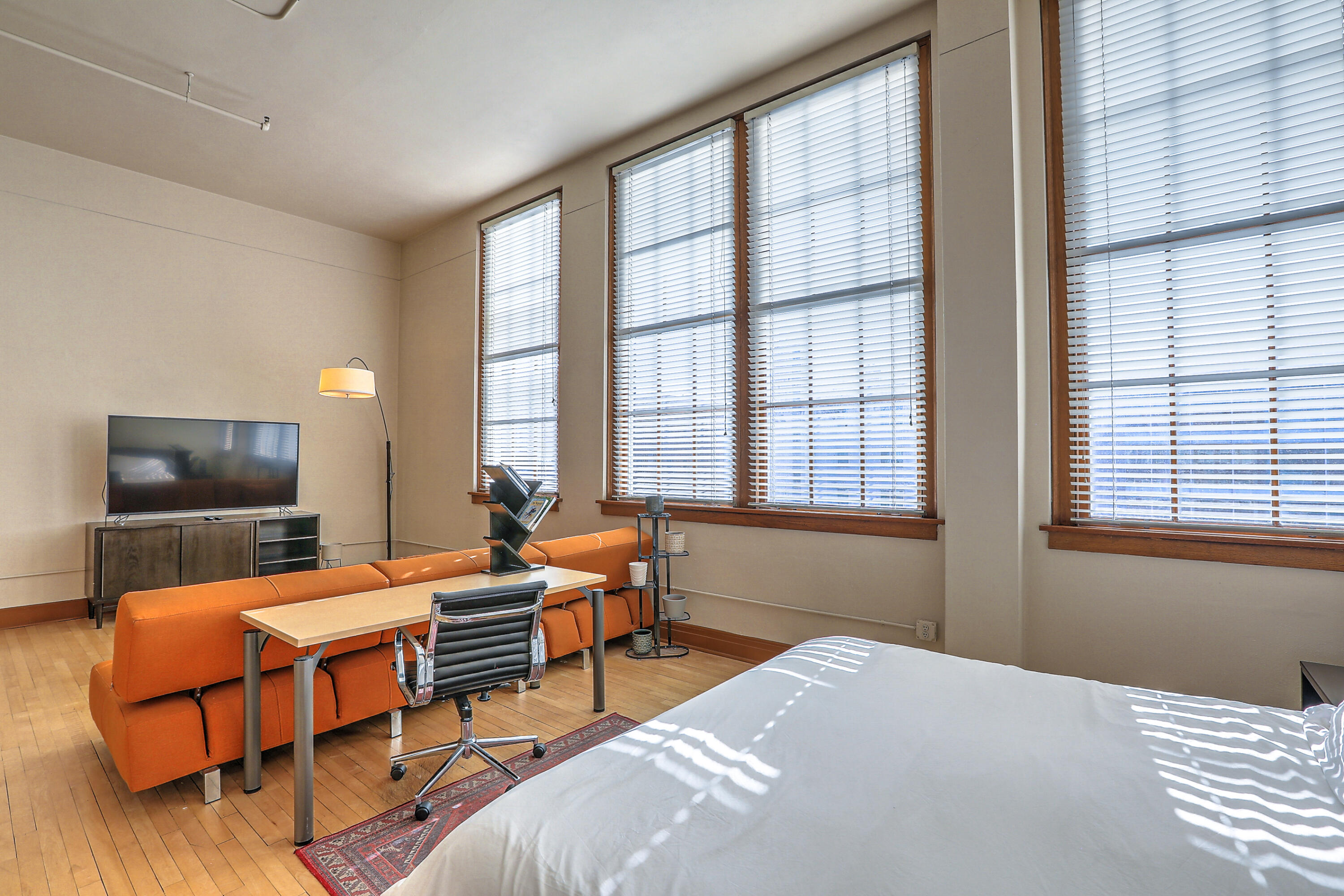 100 Broadway Boulevard NE 304