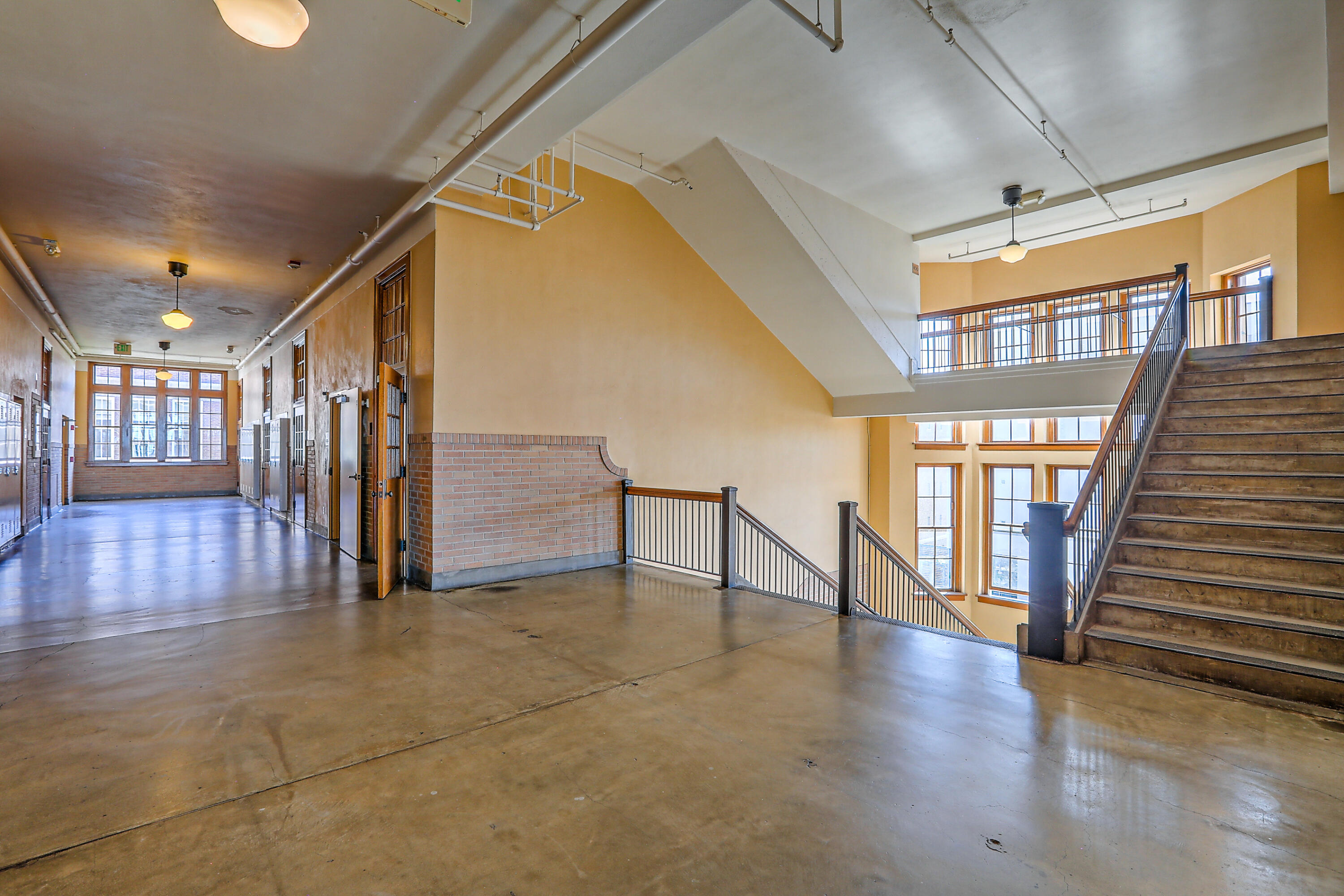 100 Broadway Boulevard NE 304