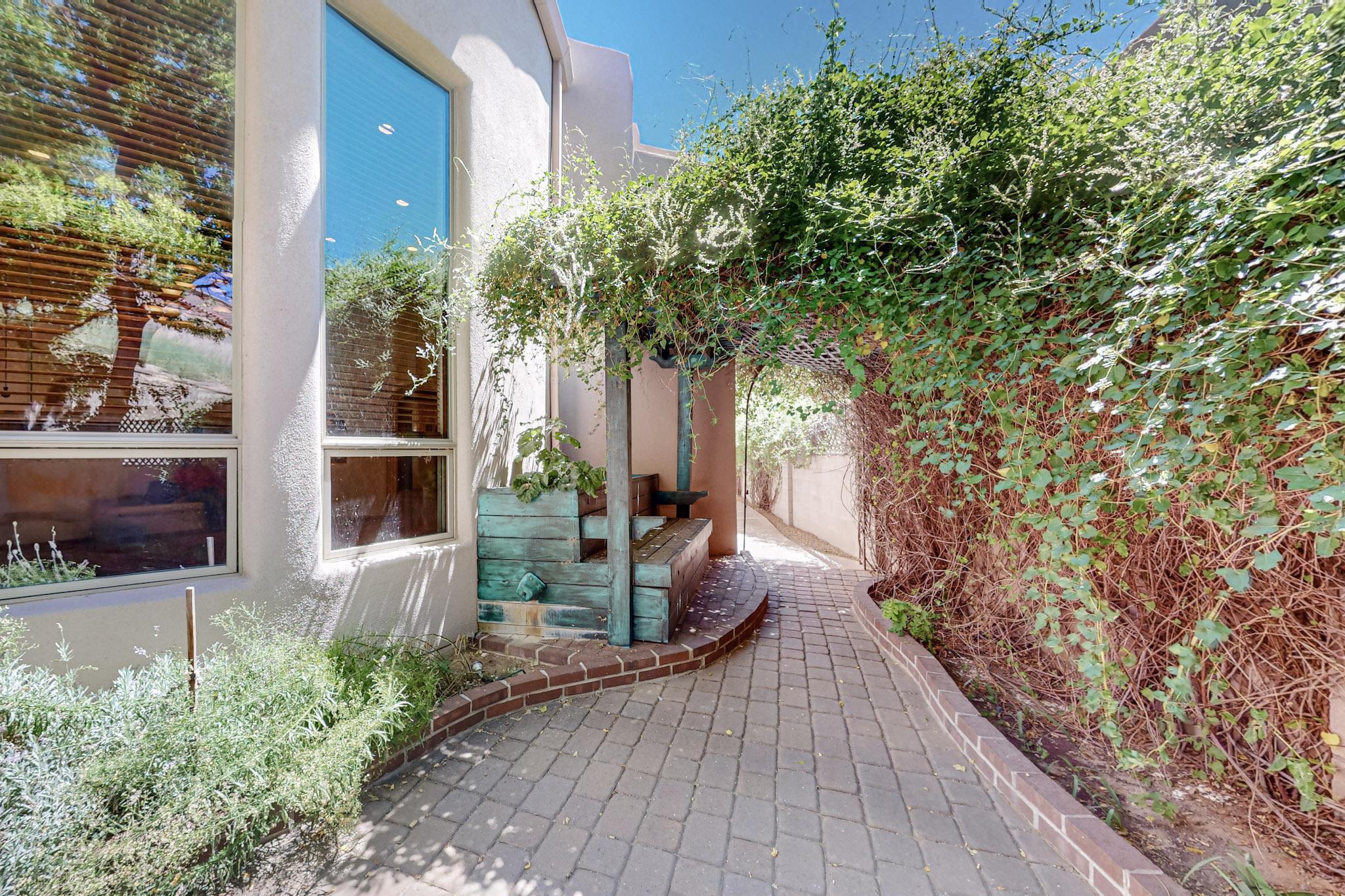 916 Nicholas Court
