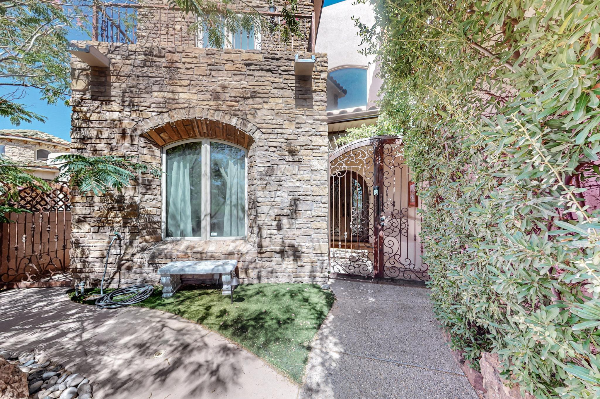 916 Nicholas Court