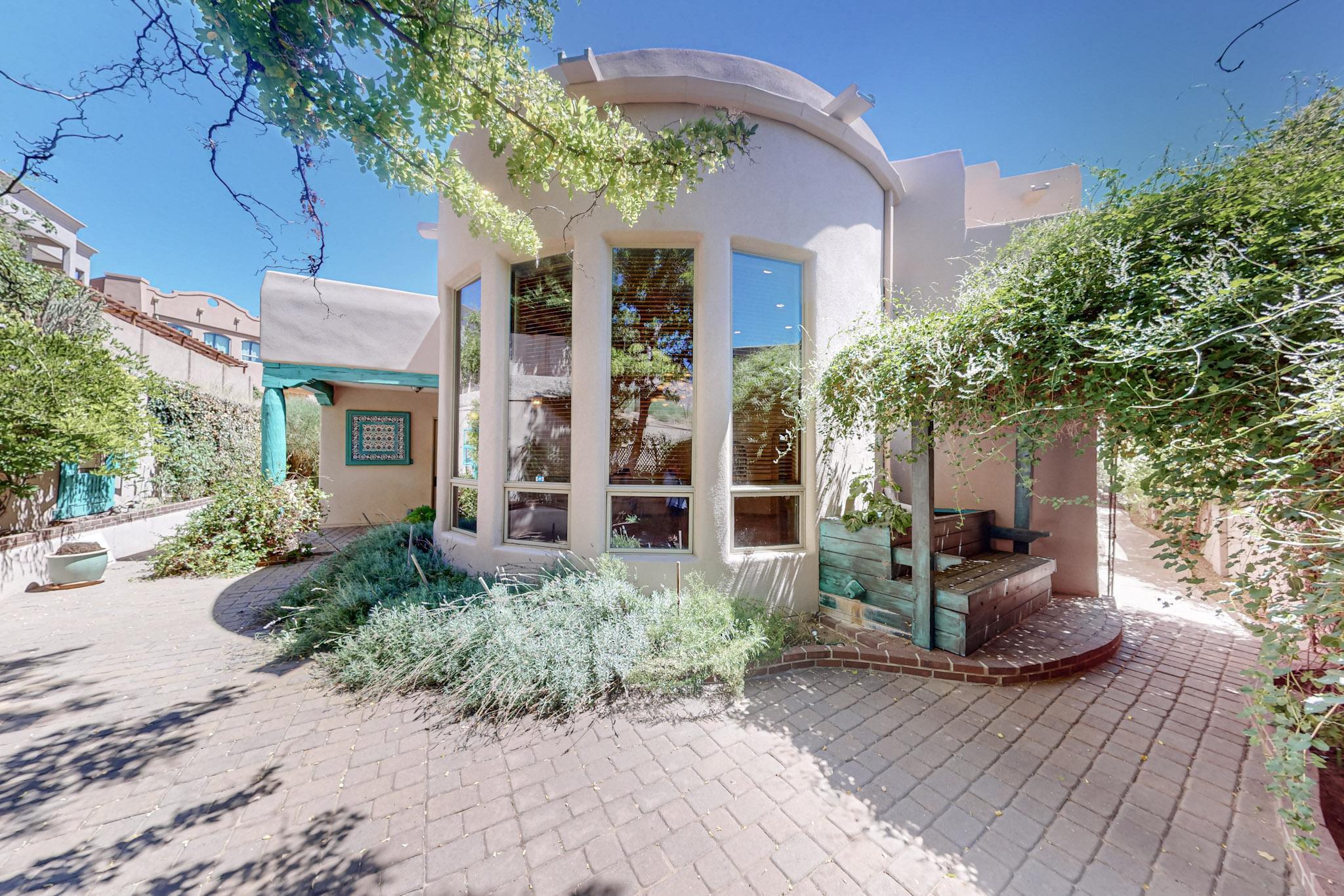 916 Nicholas Court