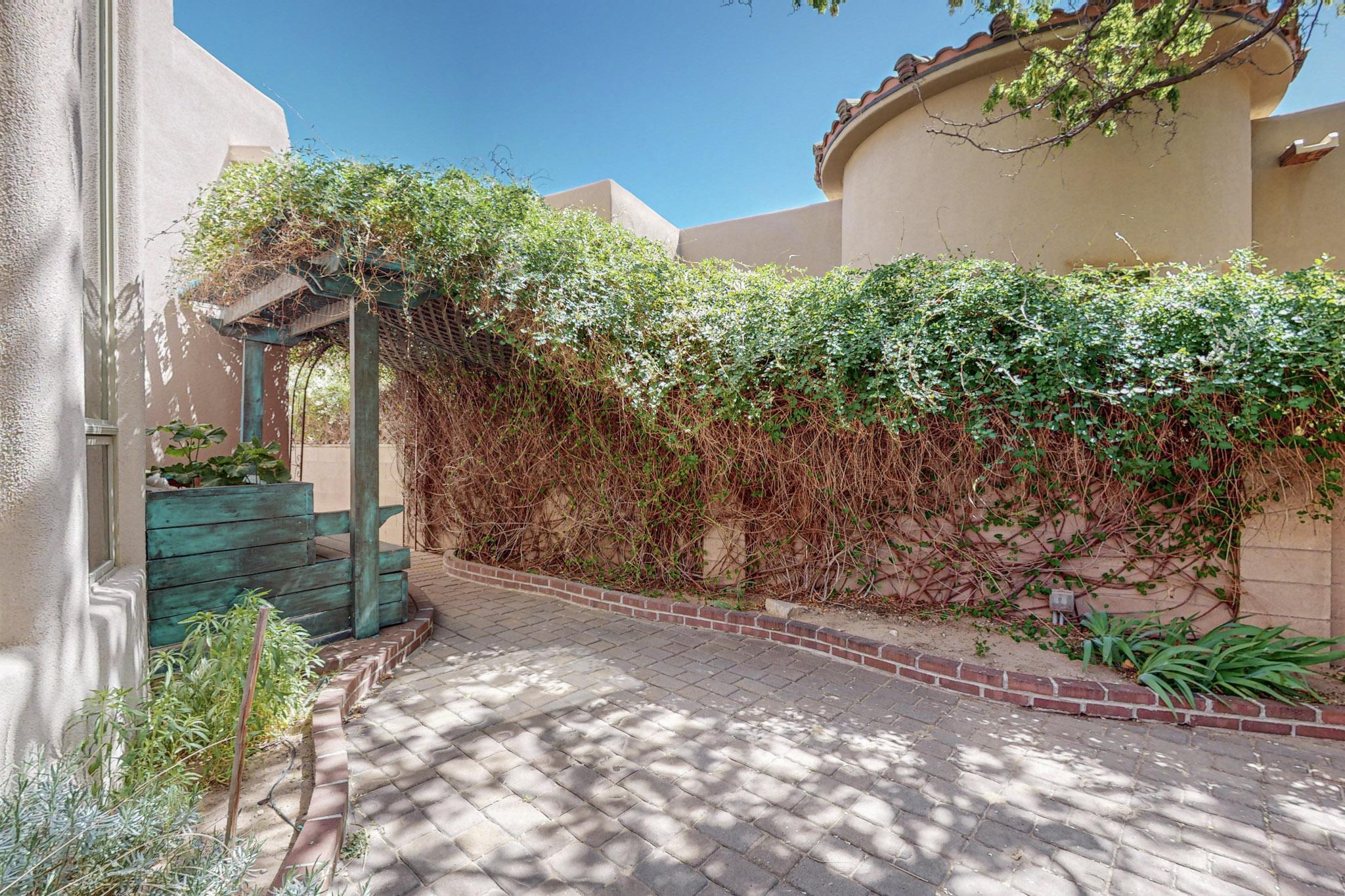 916 Nicholas Court