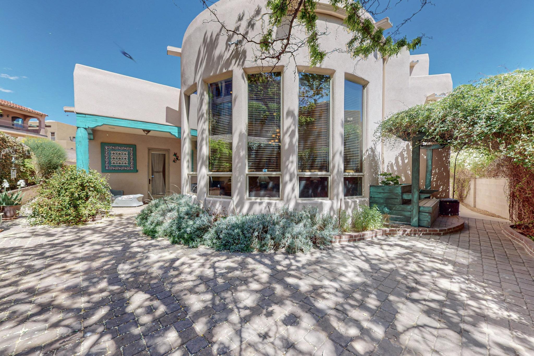 916 Nicholas Court