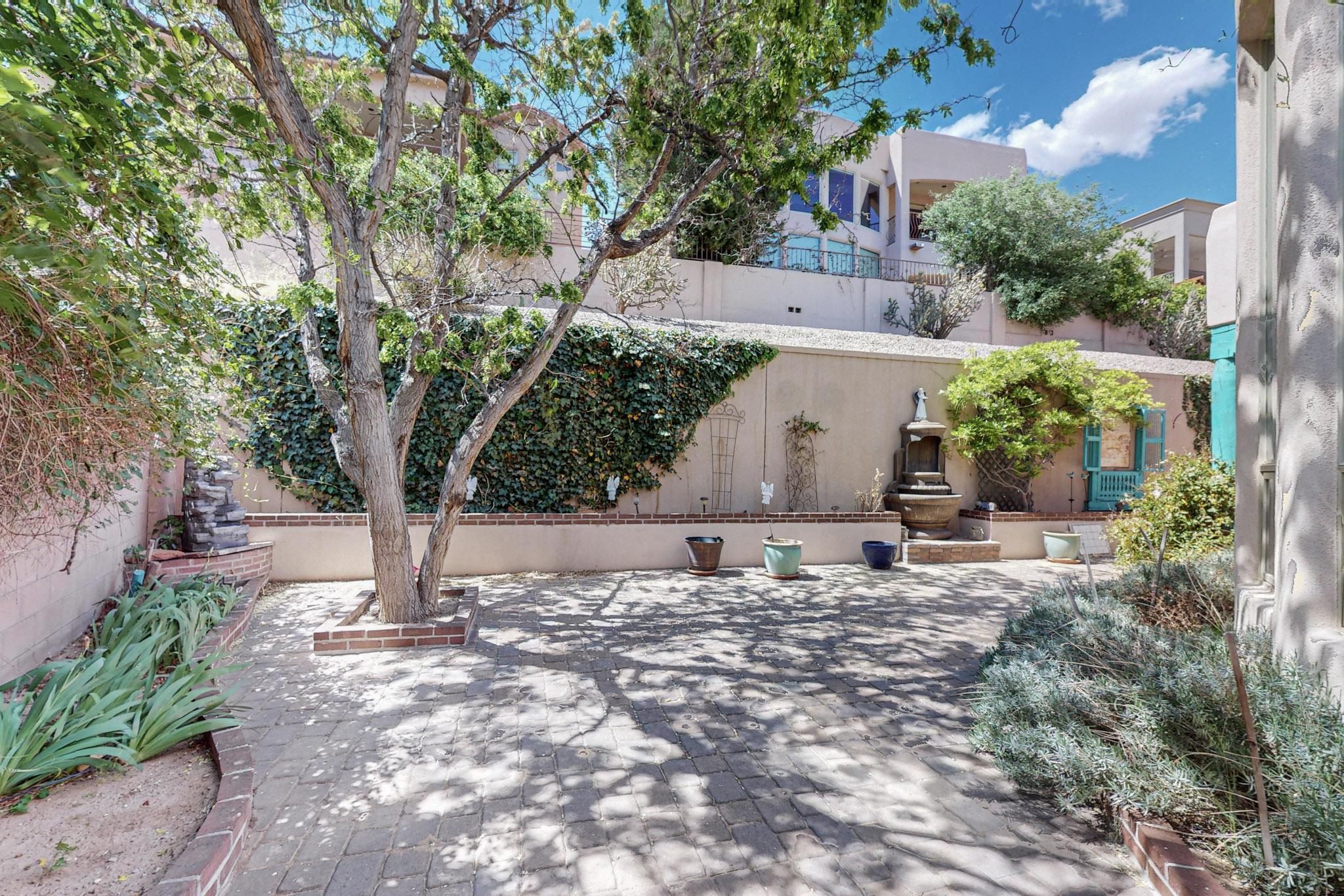916 Nicholas Court