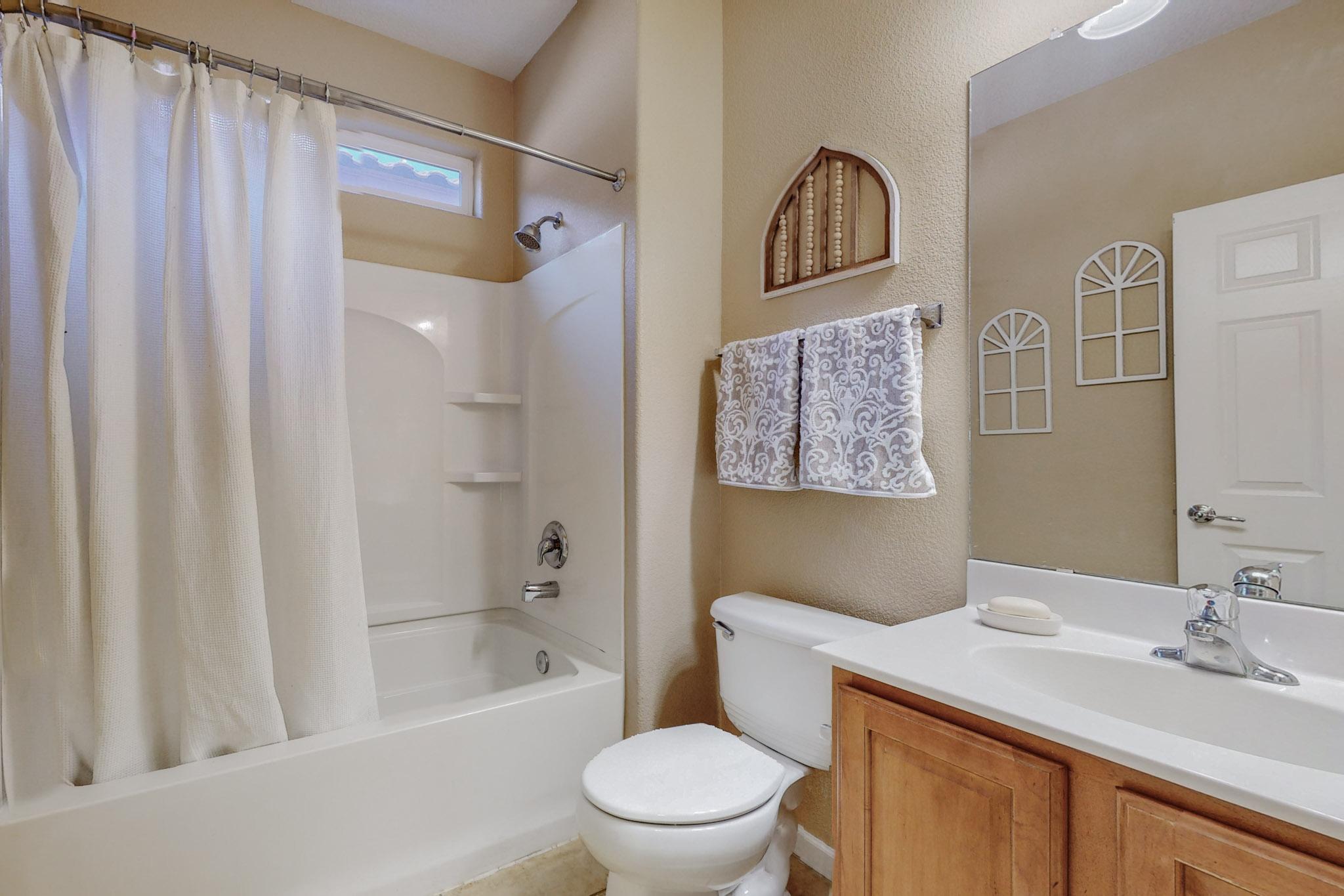 217 Paseo Vista Loop NE