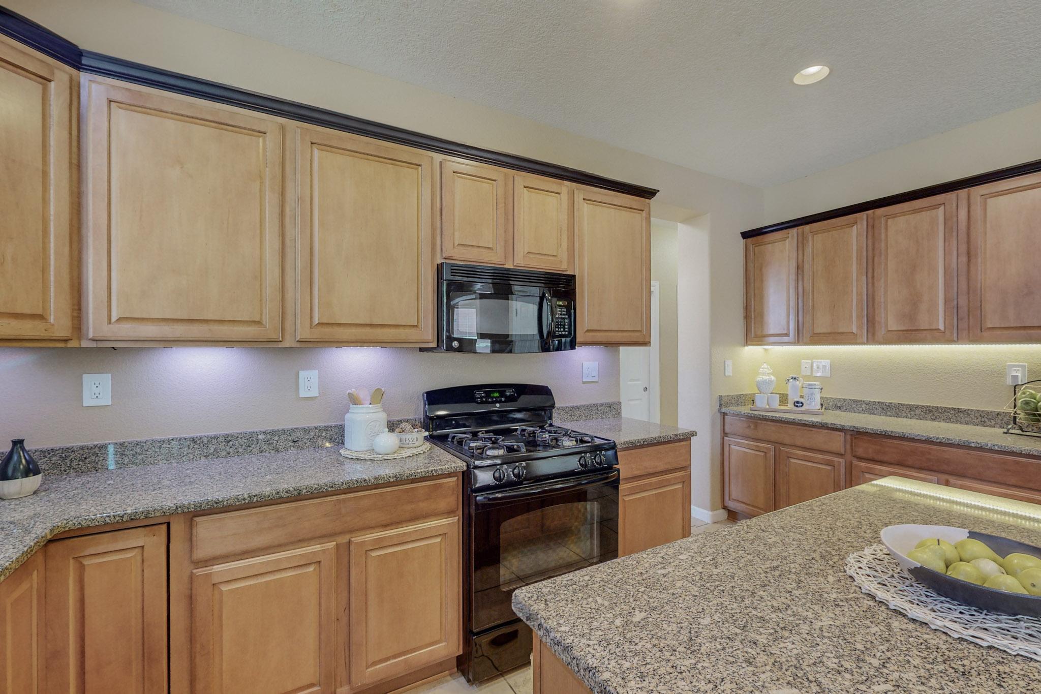 217 Paseo Vista Loop NE