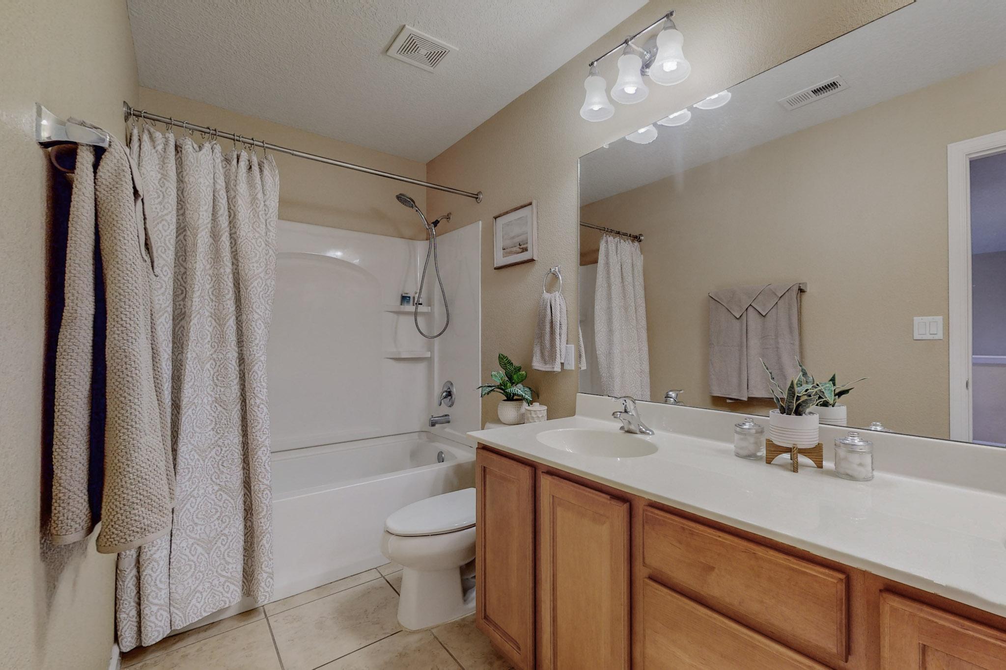 217 Paseo Vista Loop NE