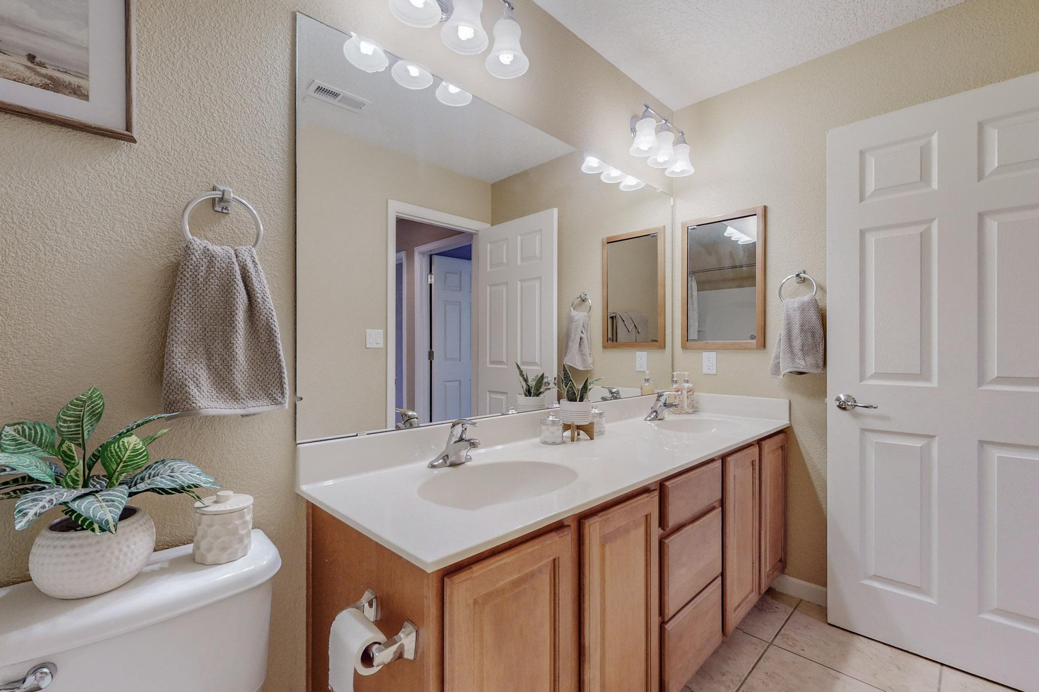 217 Paseo Vista Loop NE