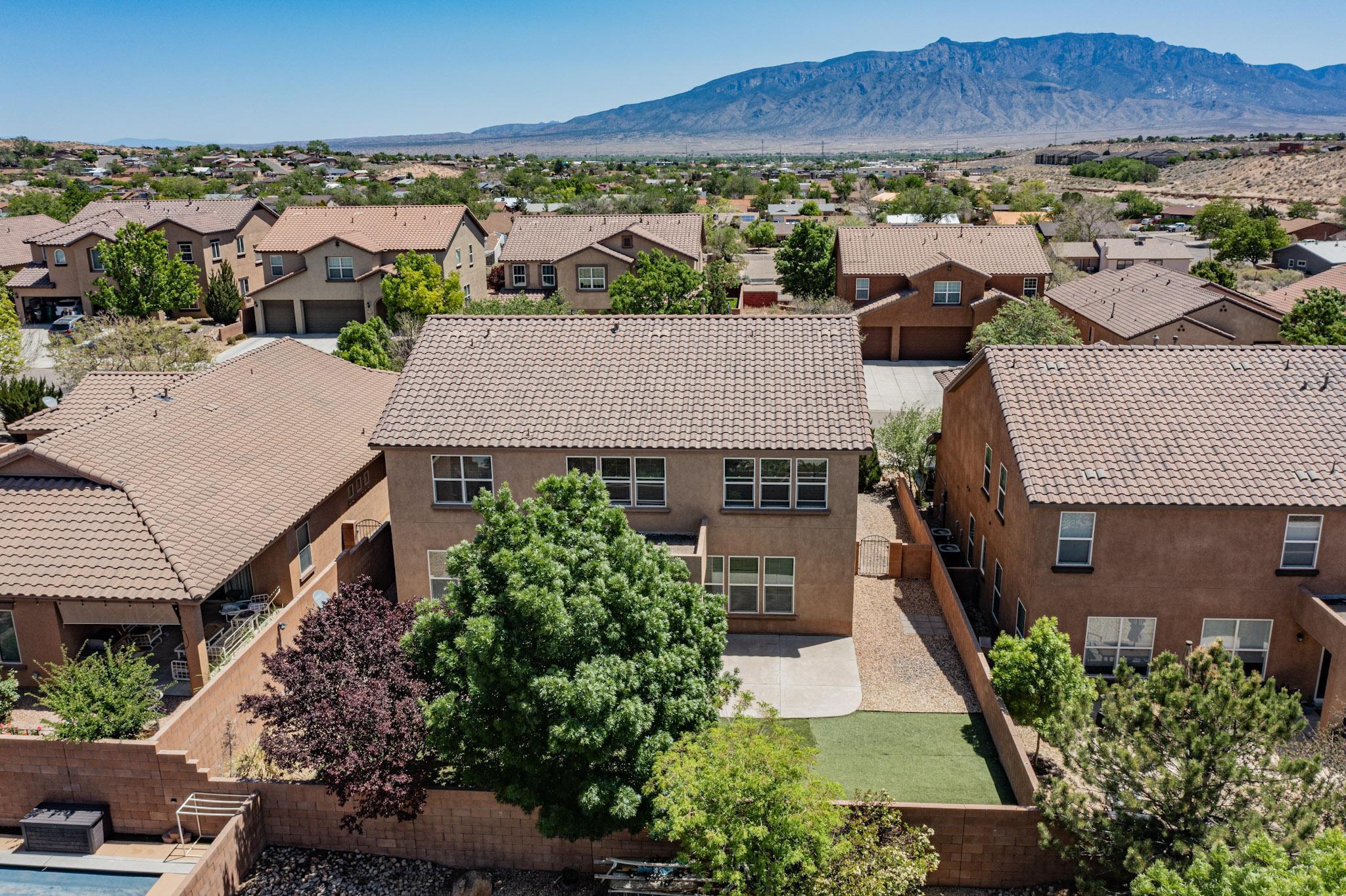 217 Paseo Vista Loop NE