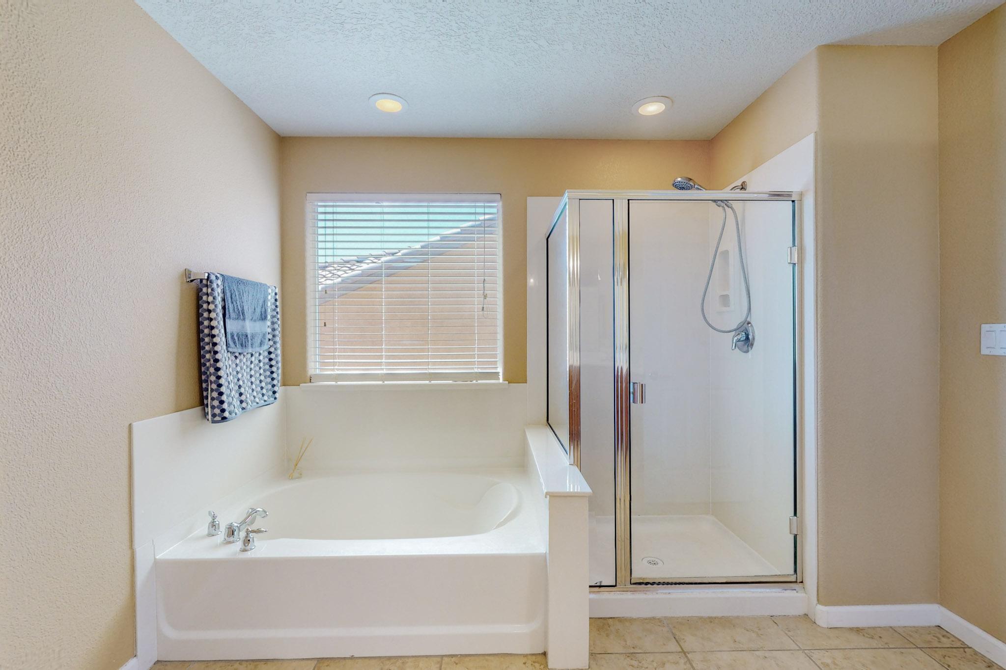 217 Paseo Vista Loop NE