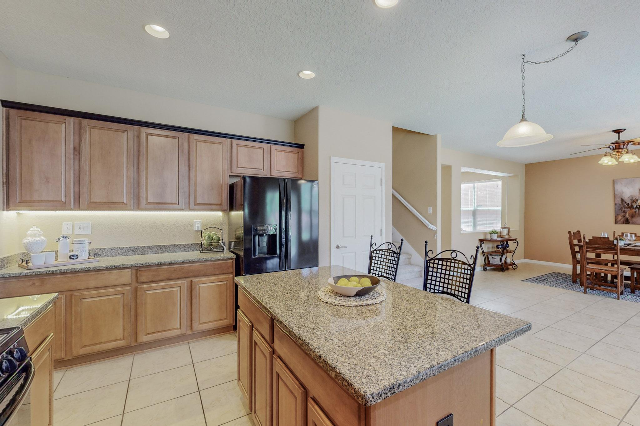 217 Paseo Vista Loop NE