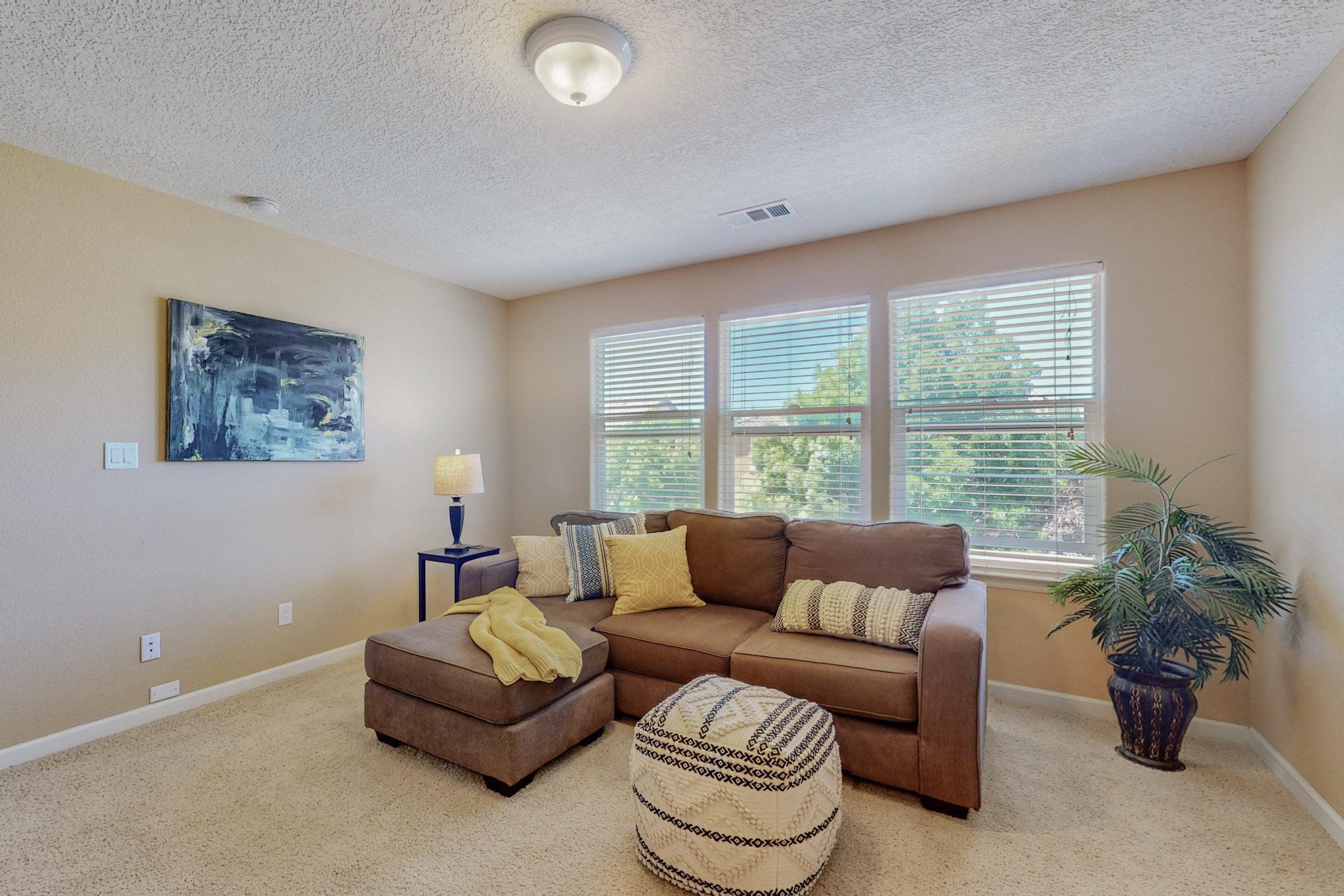 217 Paseo Vista Loop NE