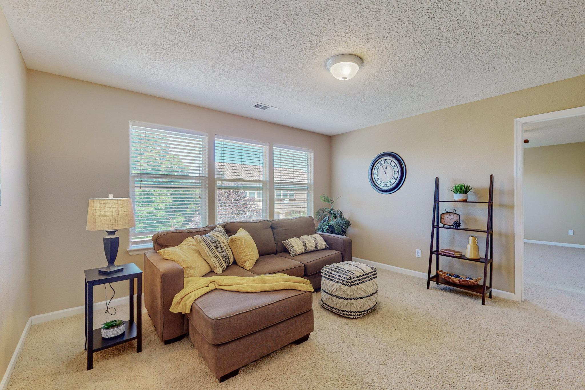 217 Paseo Vista Loop NE