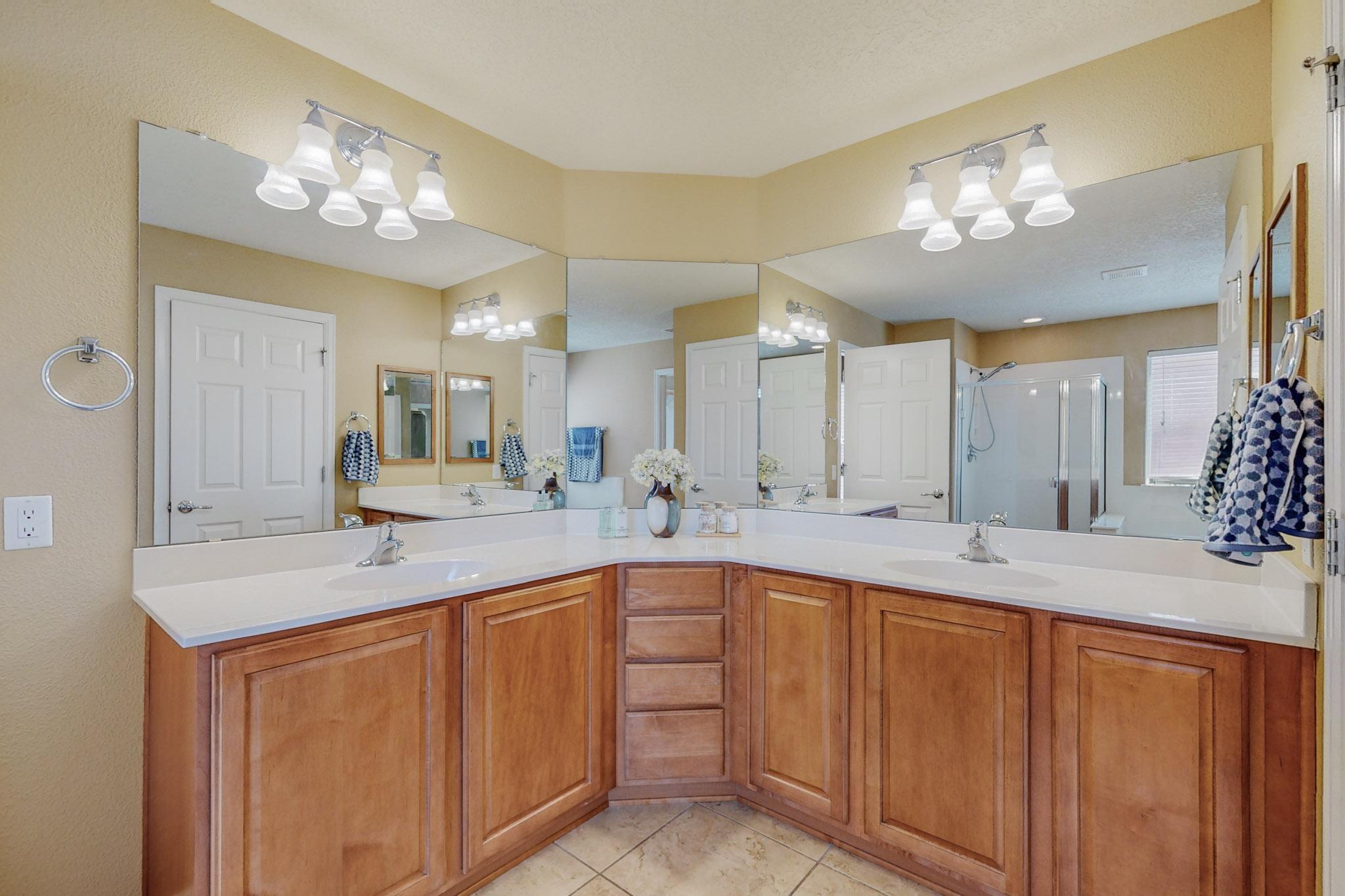 217 Paseo Vista Loop NE