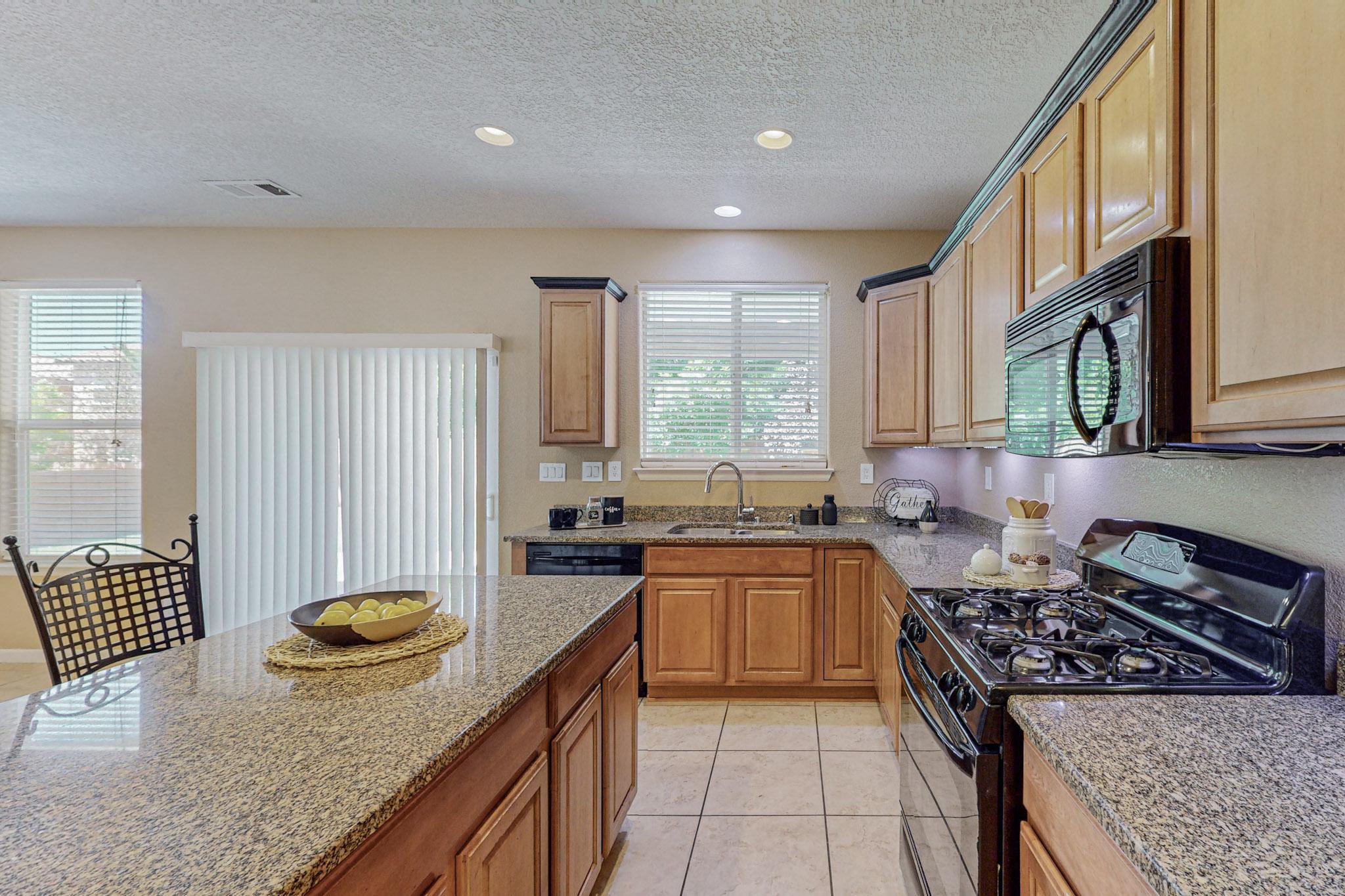217 Paseo Vista Loop NE