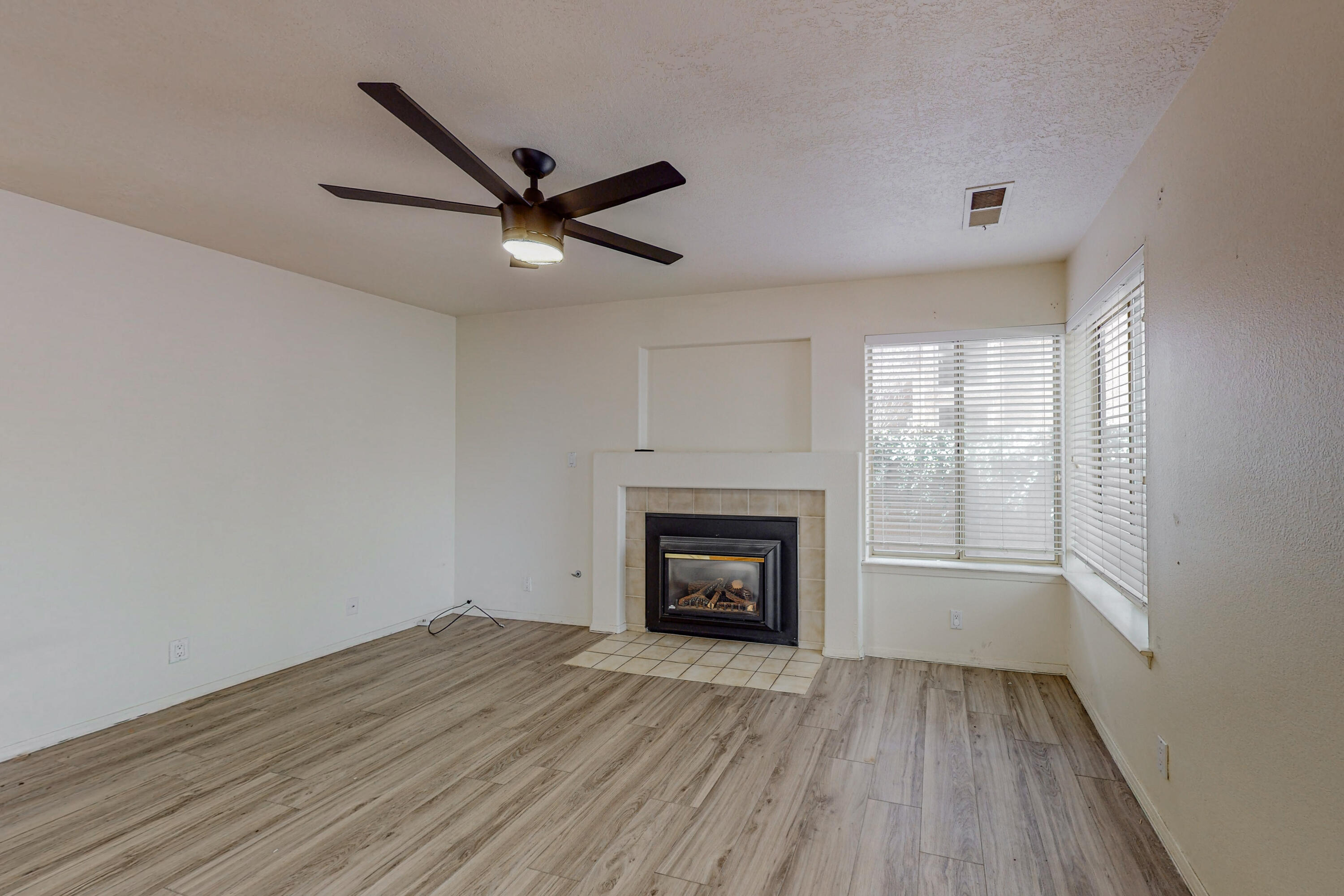 6624 Cypress Point Way NE