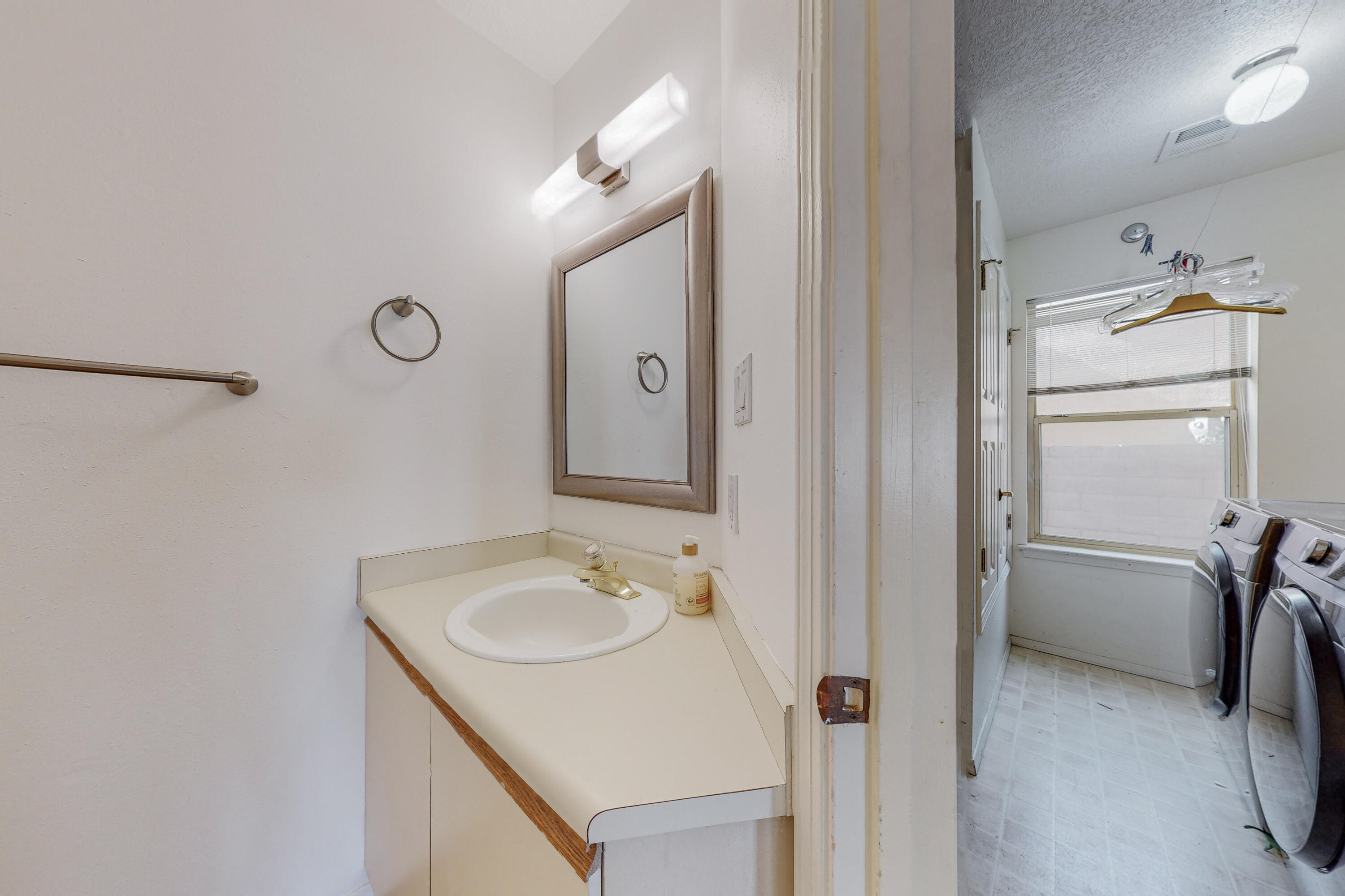 6624 Cypress Point Way NE