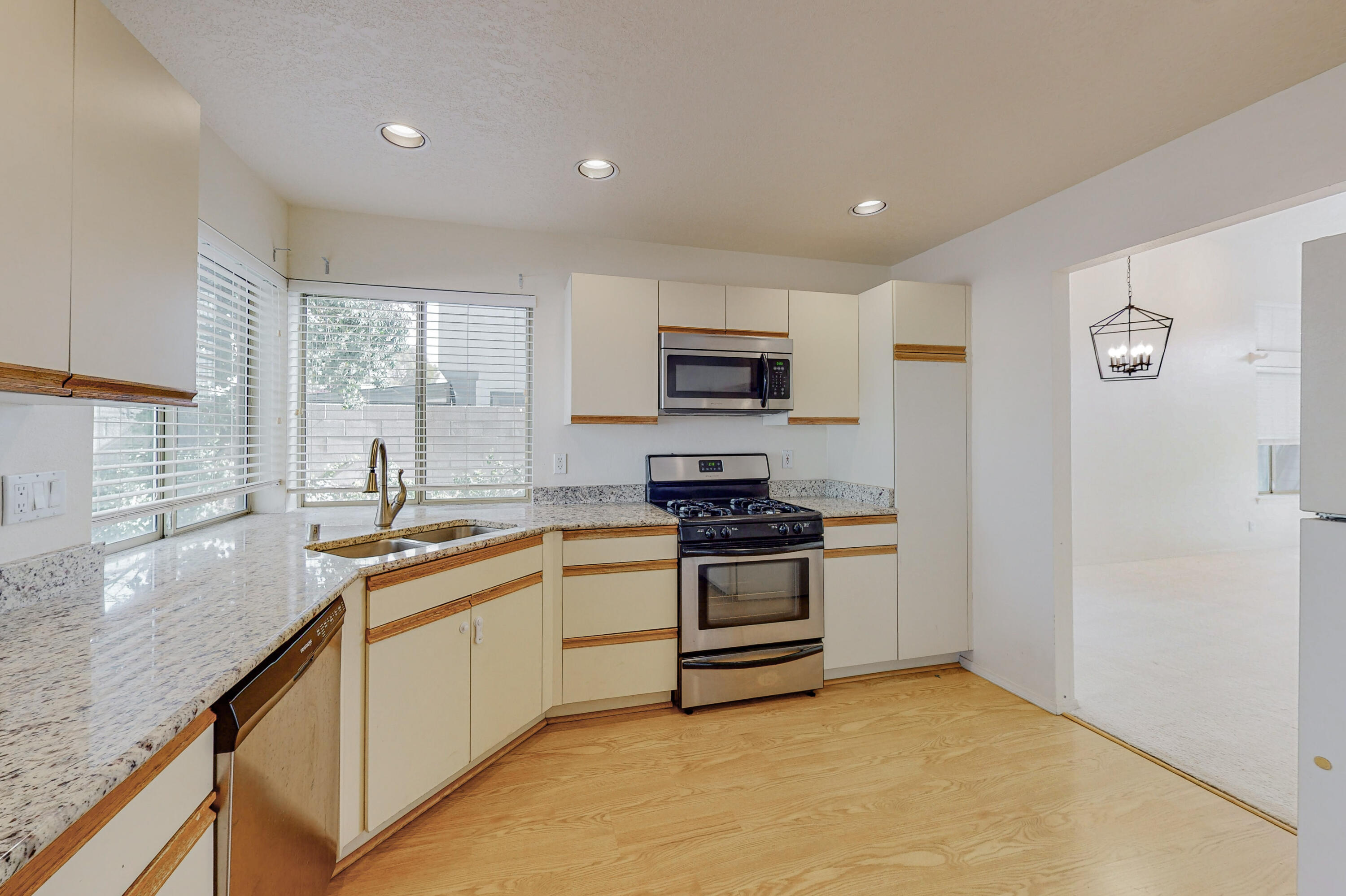 6624 Cypress Point Way NE