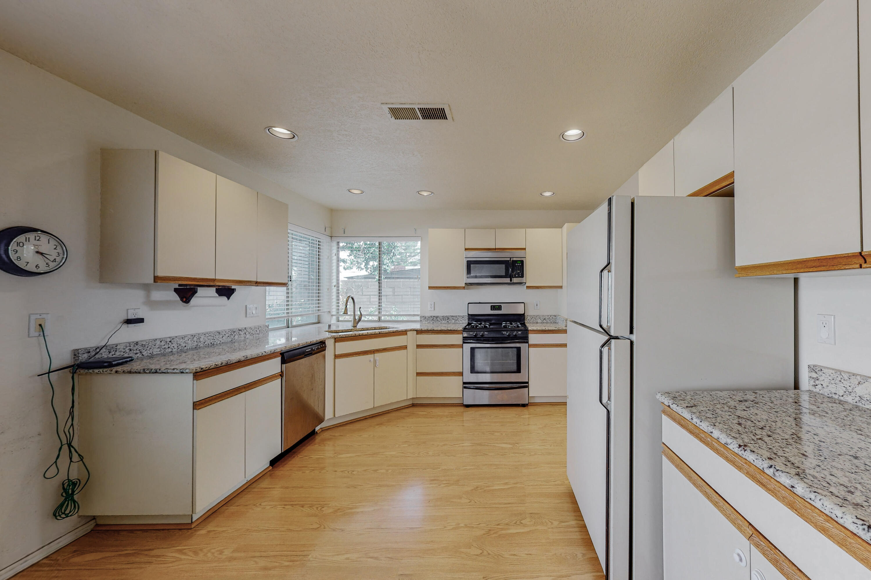 6624 Cypress Point Way NE