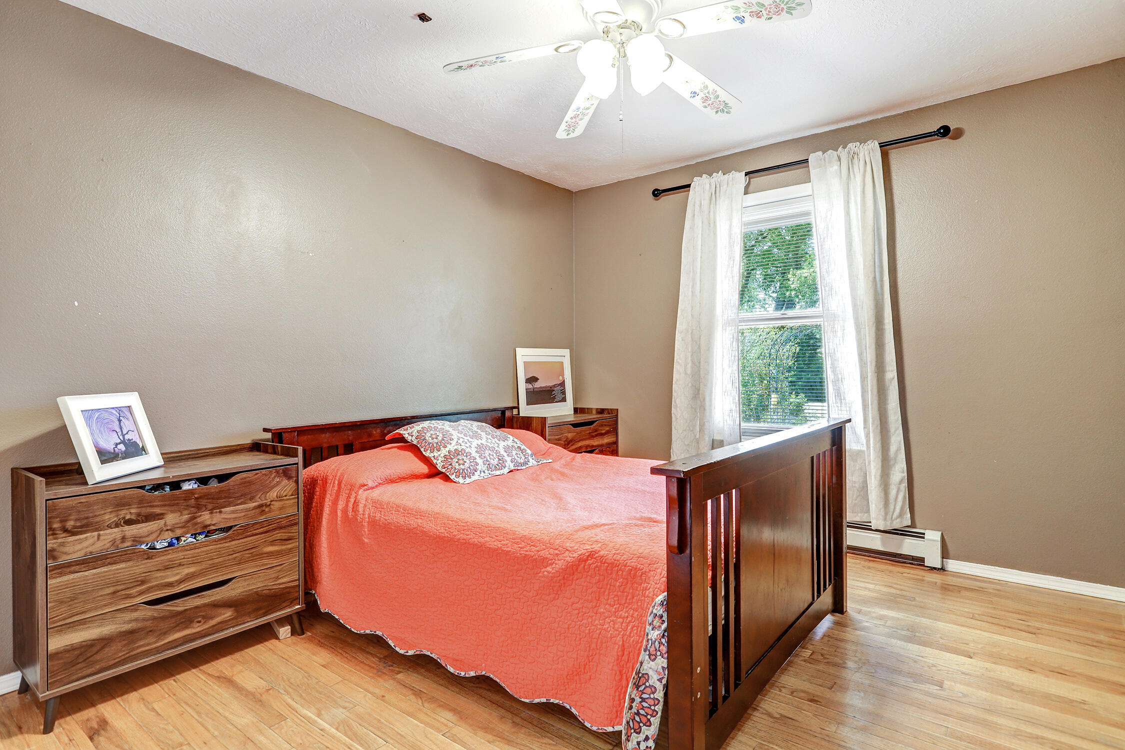 1209 Alameda Road