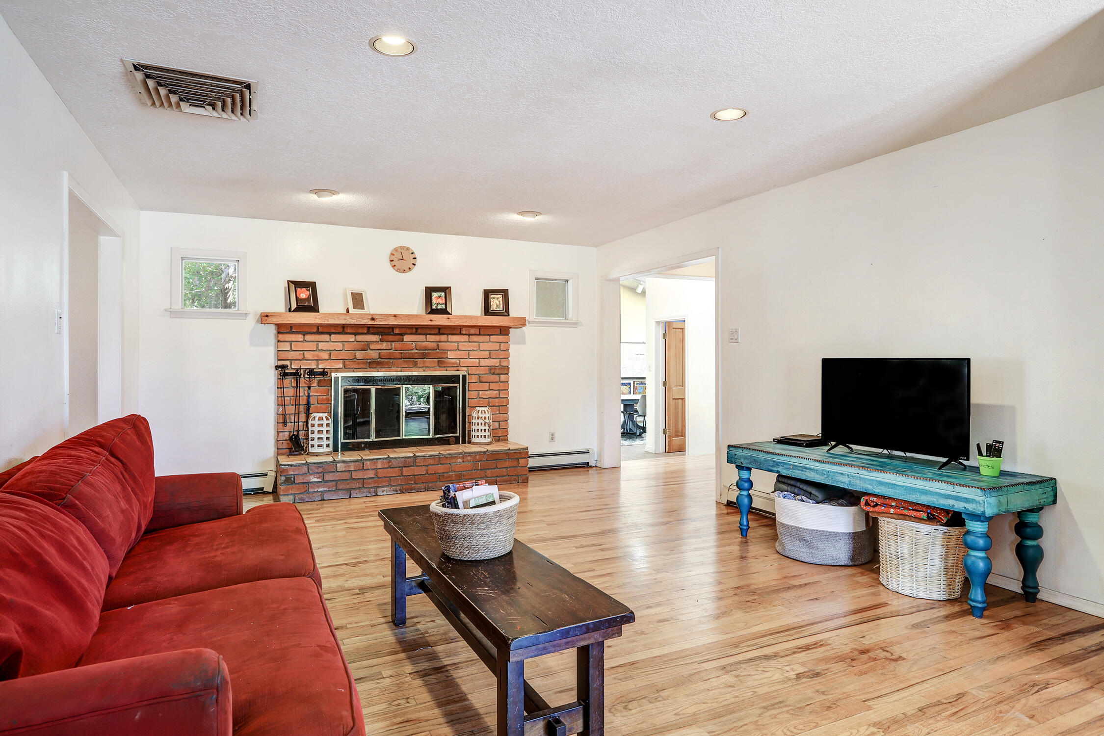 1209 Alameda Road