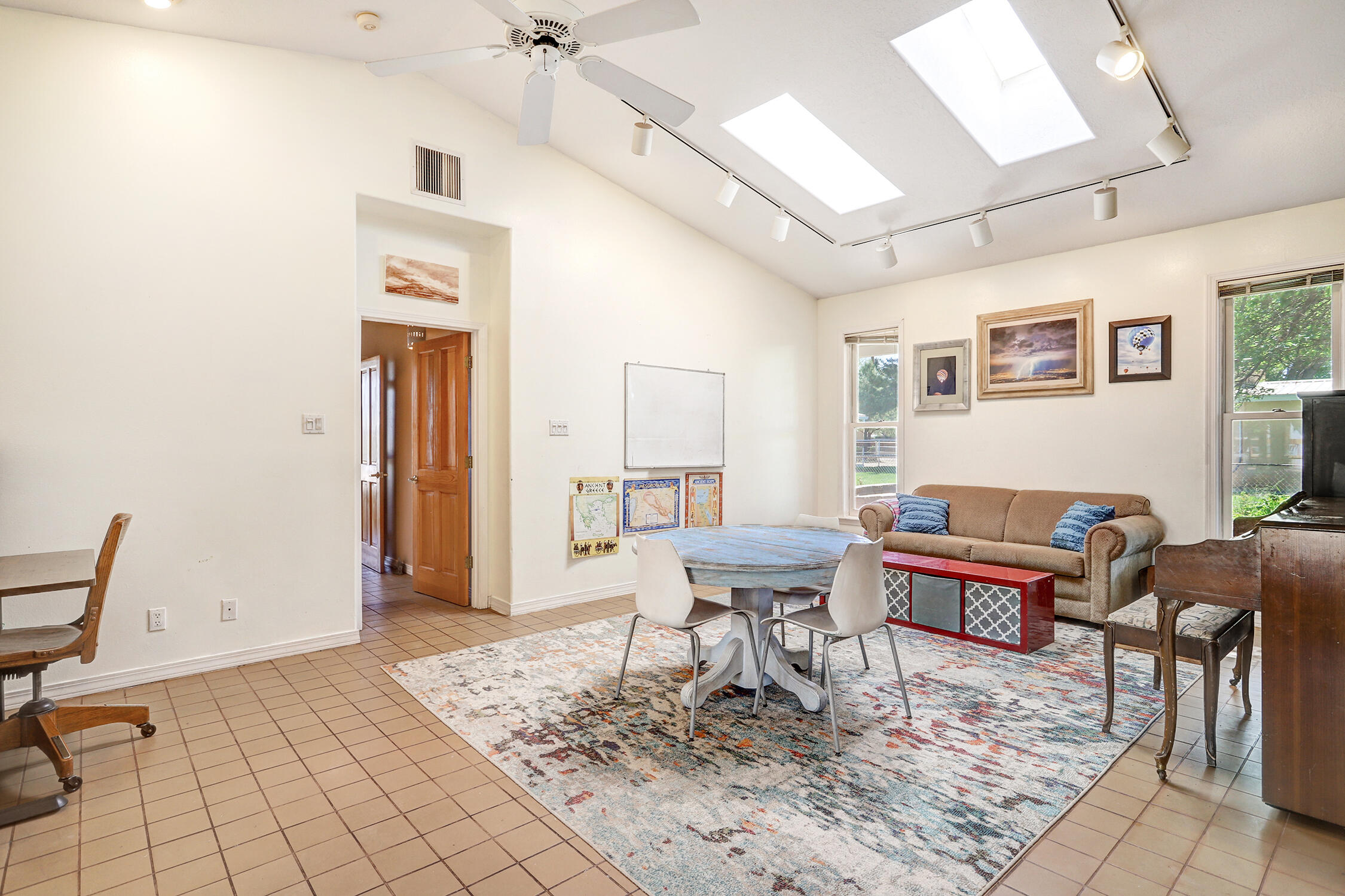 1209 Alameda Road