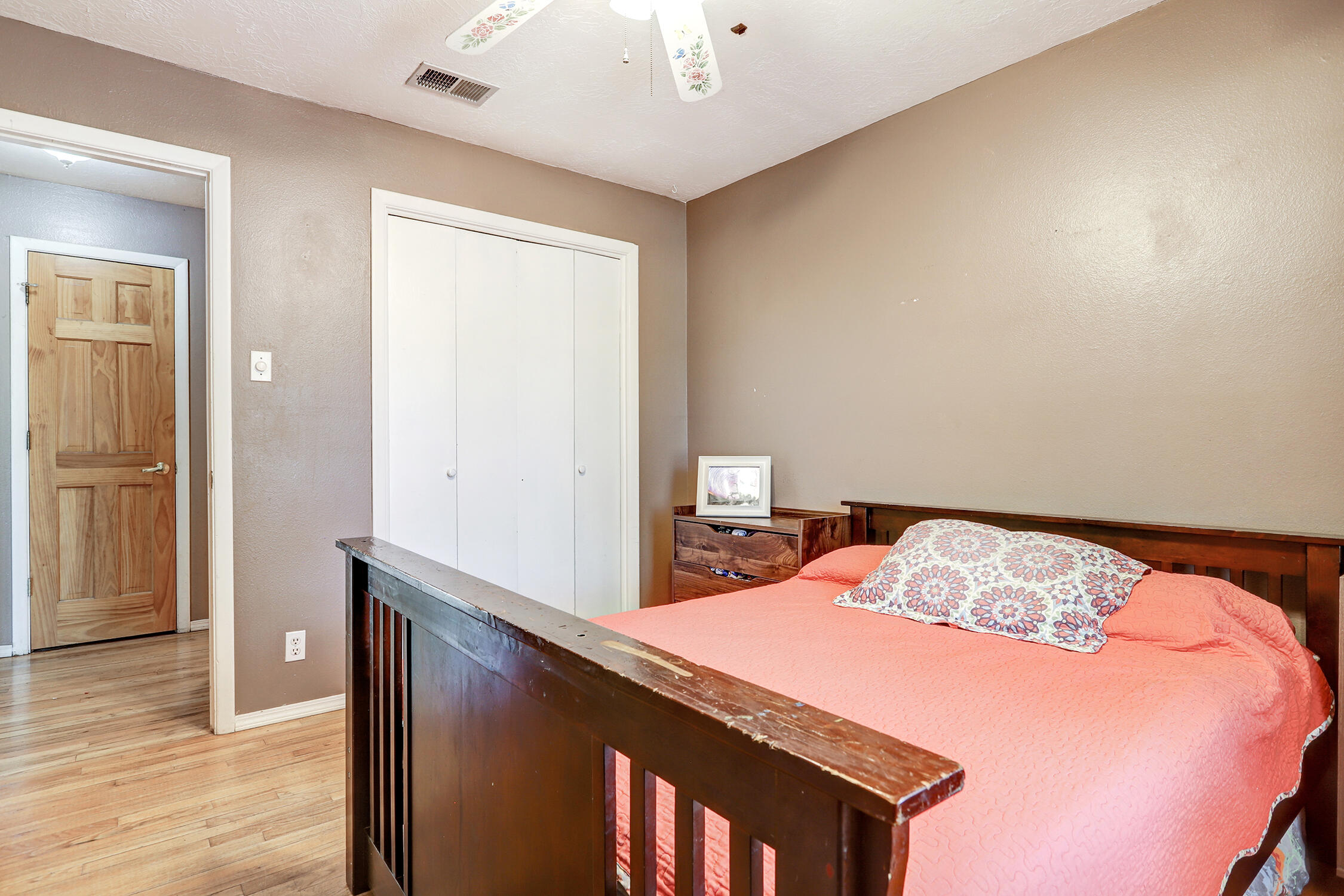 1209 Alameda Road