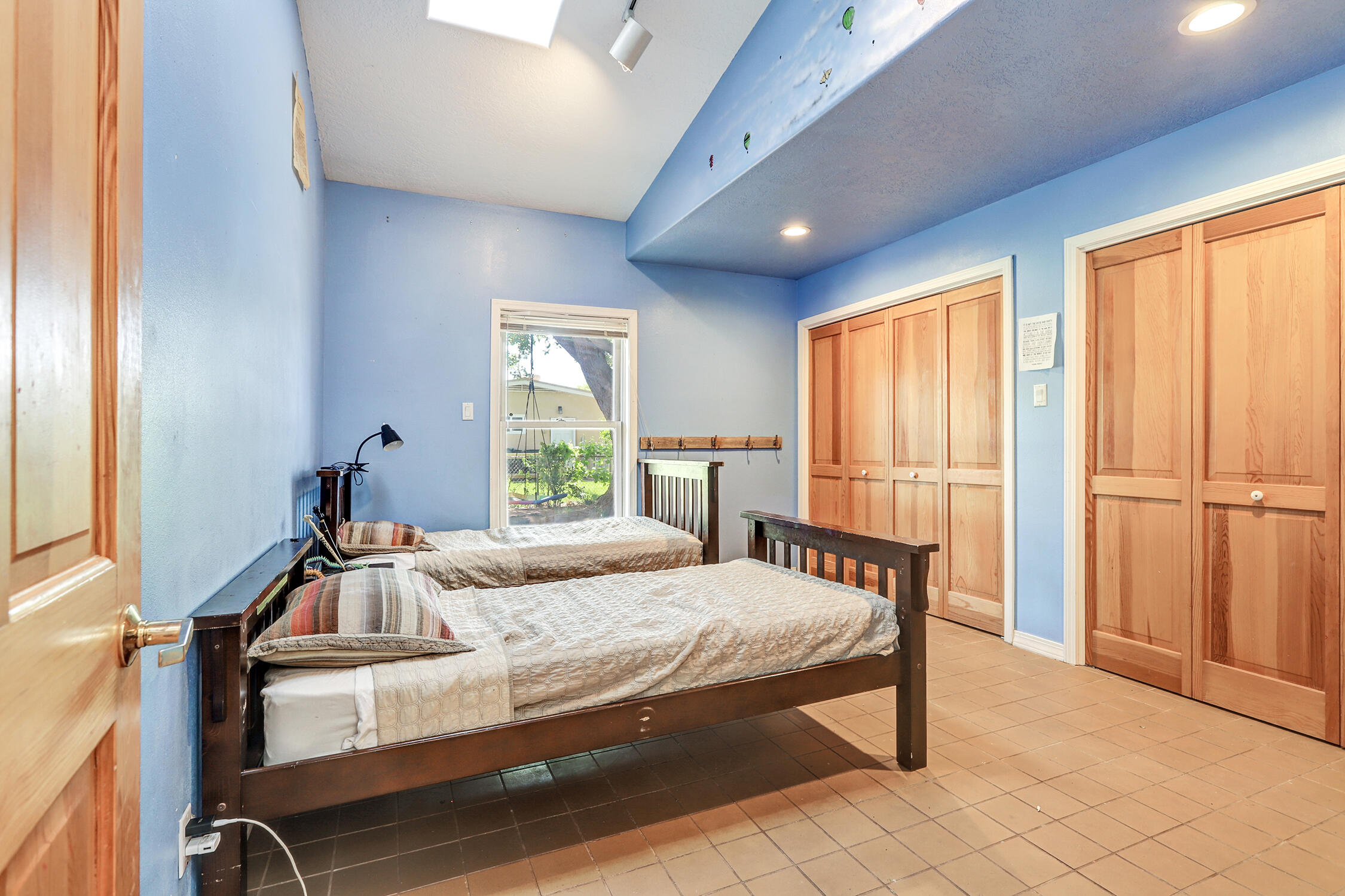 1209 Alameda Road