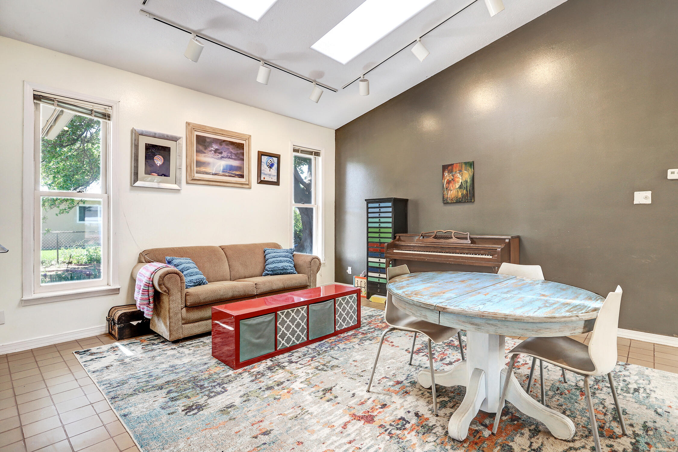 1209 Alameda Road
