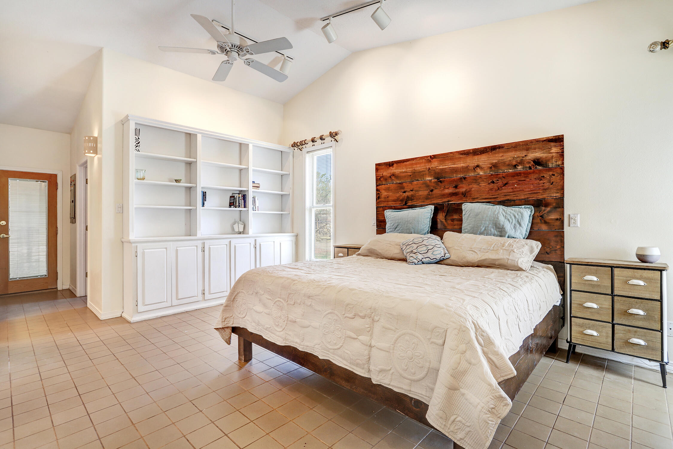 1209 Alameda Road