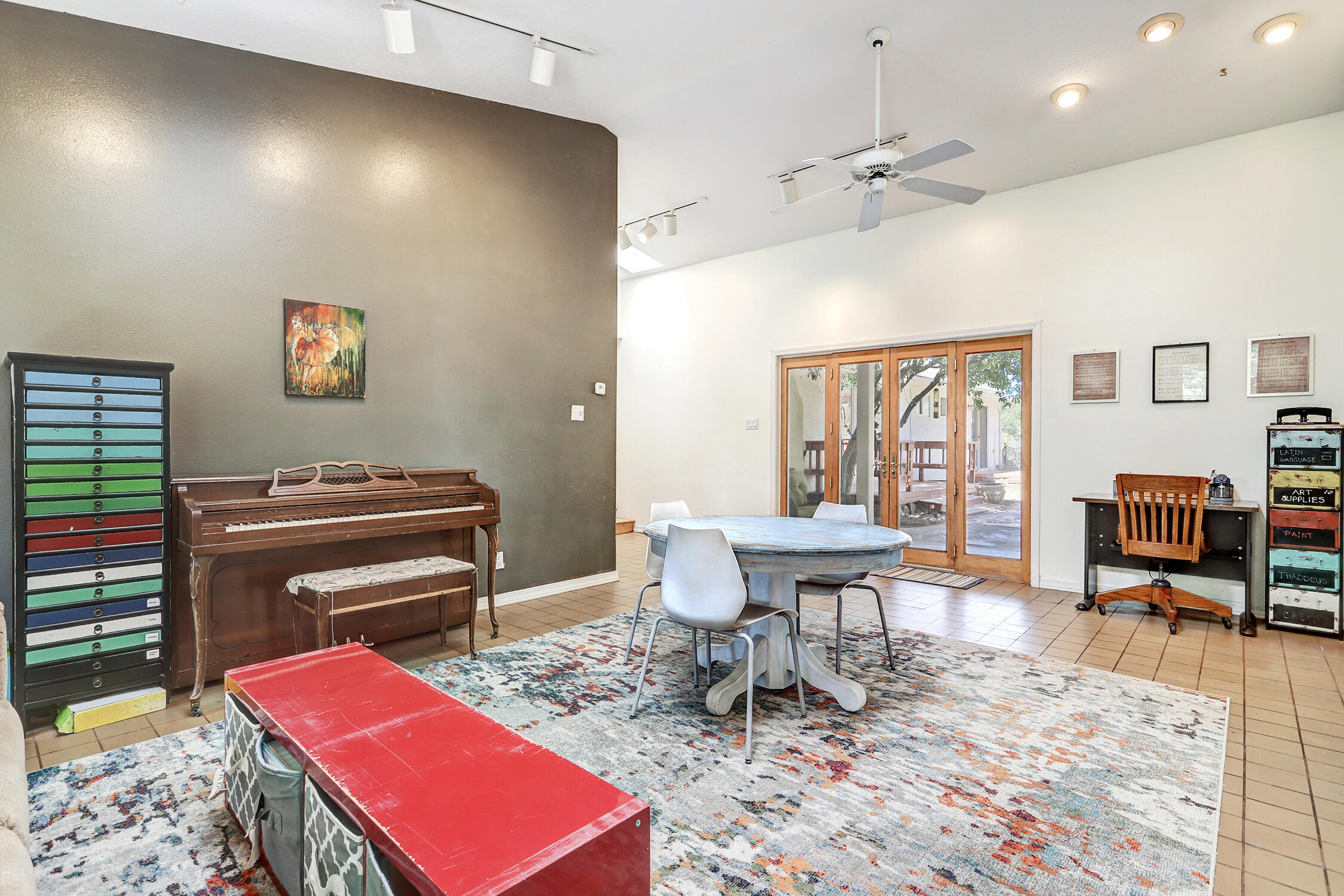1209 Alameda Road