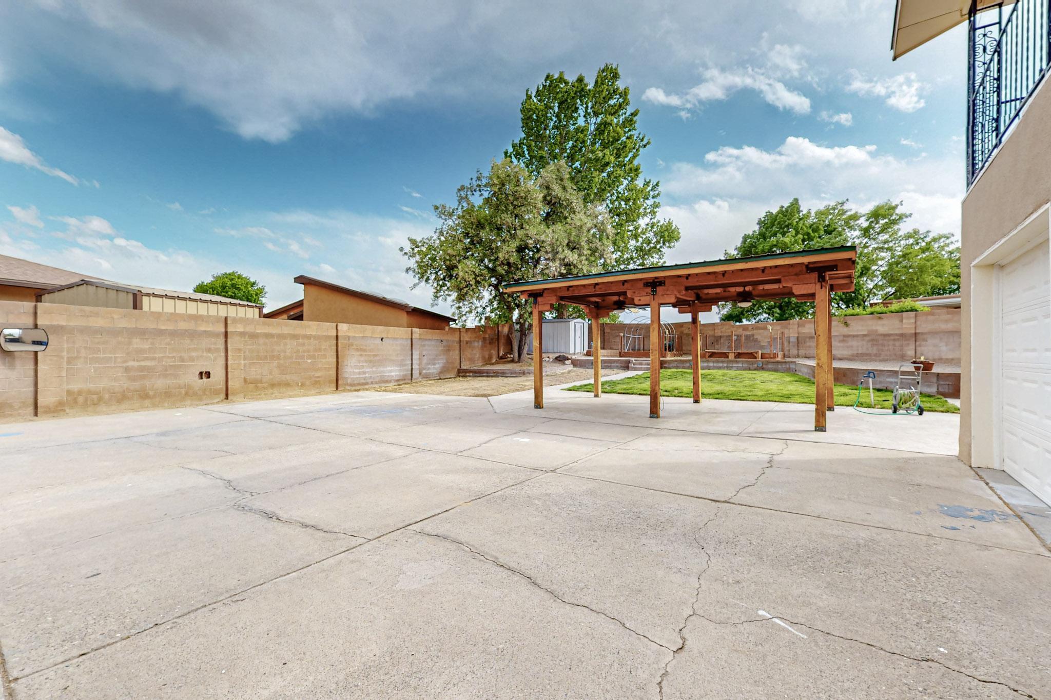 9808 Lorelei Lane NE