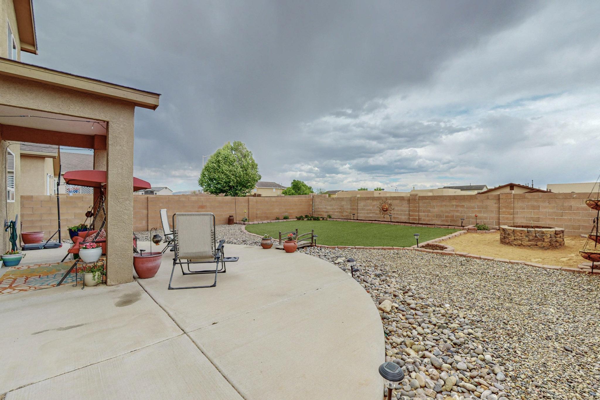 1124 Desert Paintbrush Loop NE