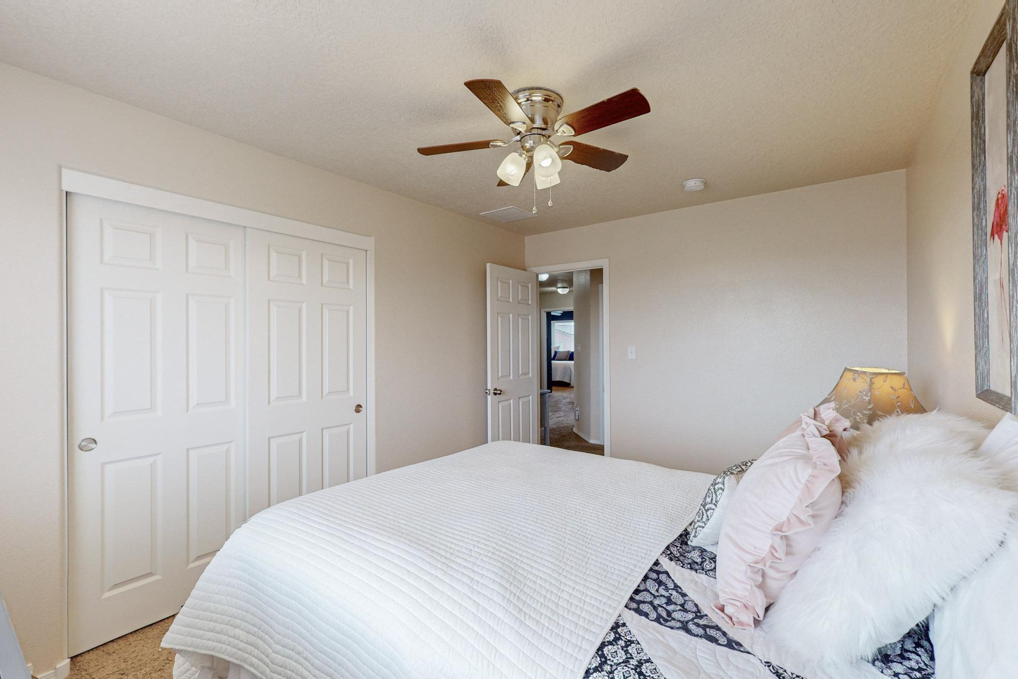1124 Desert Paintbrush Loop NE