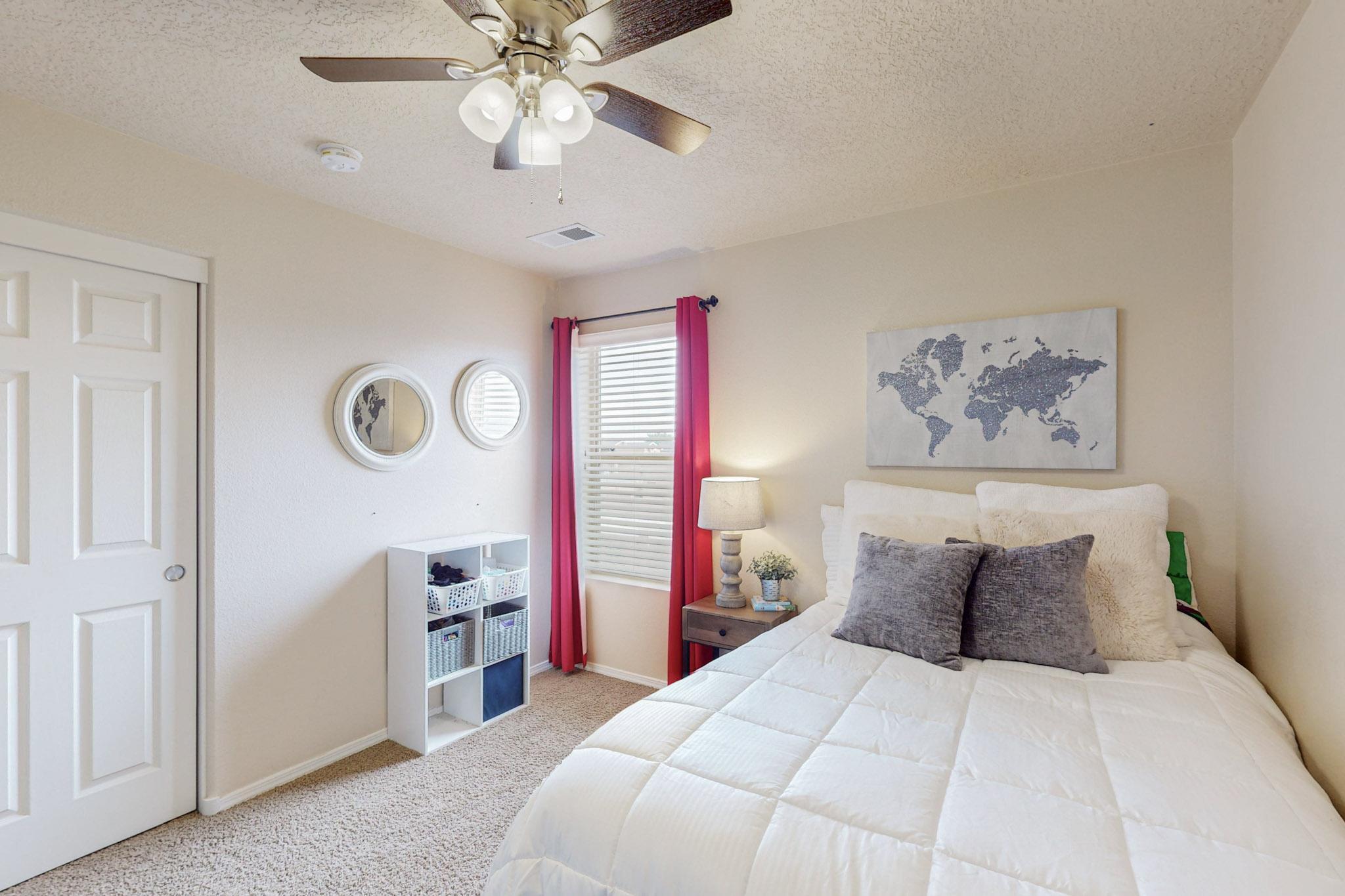1124 Desert Paintbrush Loop NE