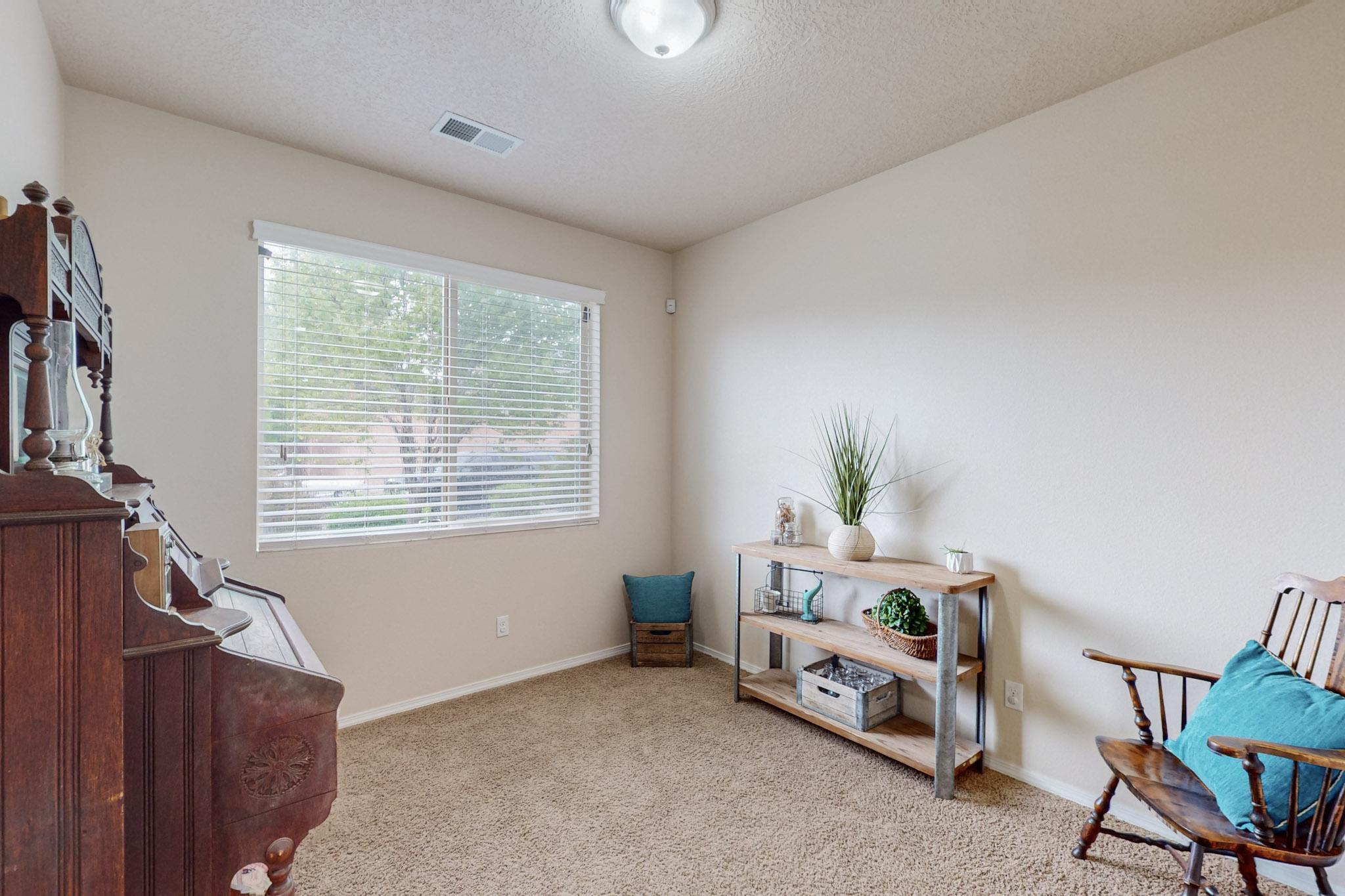 1124 Desert Paintbrush Loop NE
