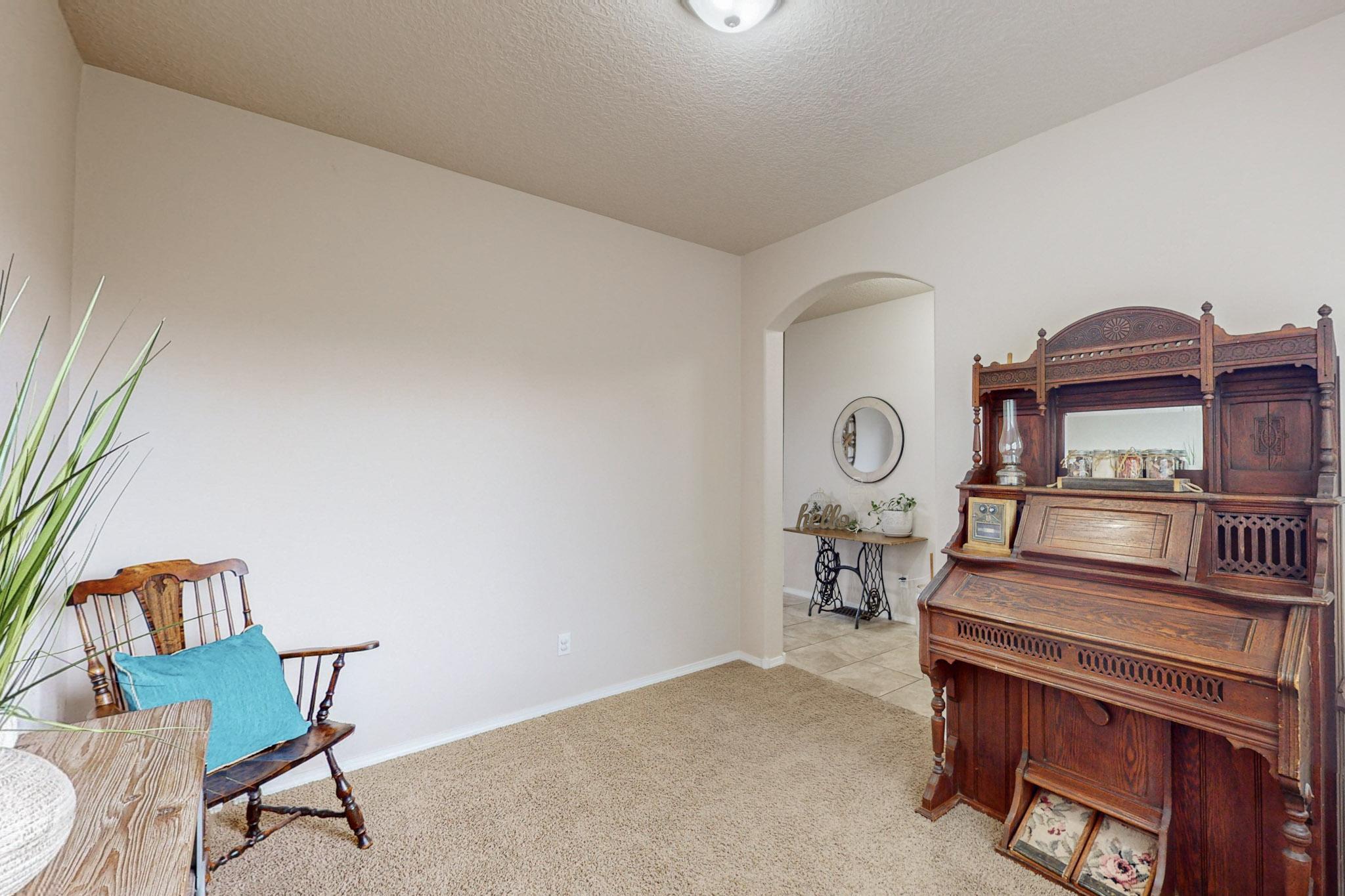 1124 Desert Paintbrush Loop NE
